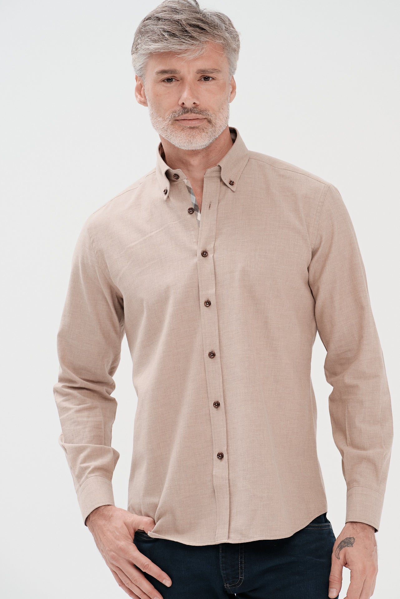 ΑΝΔΡΙΚΟ ΣΚΟΥΡΟ ΜΠΕΖ ΠΟΥΚΑΜΙΣΟ PORTOBELLO'S ΜΕ BUTTON DOWN ΓΙΑΚΑ ΚΑΙ ΛΕΠΤΟΜΕΡΕΙΑ ΣΤΗΝ ΠΑΤΙΛΕΤΑ