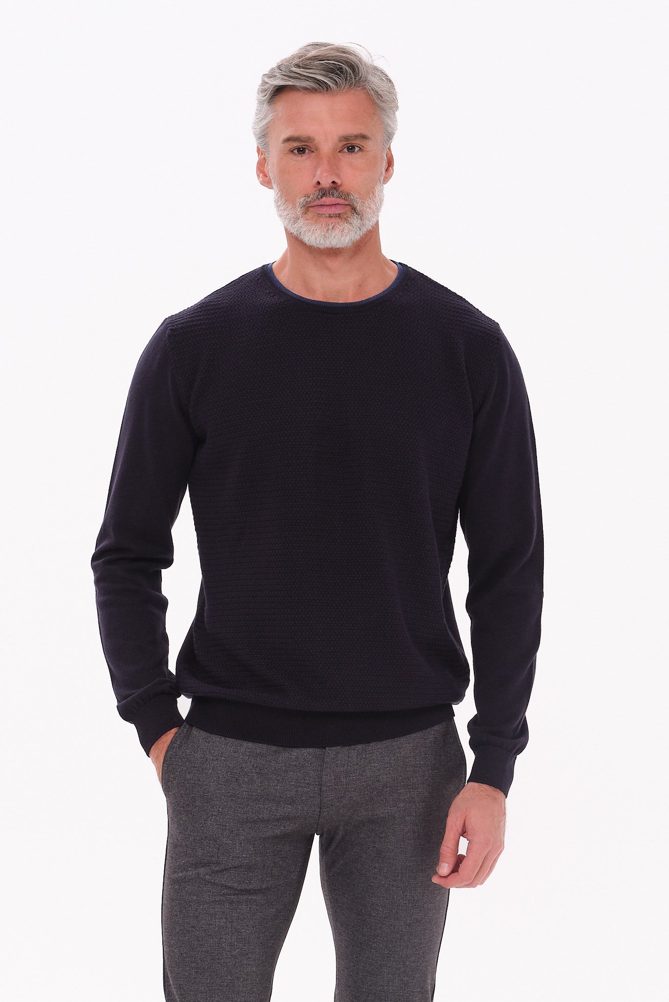 ΑΝΔΡΙΚΟ ΠΟΥΛΟΒΕΡ LES GENT'S ΜΠΛΕ ΜΕ ΛΑΙΜΟΚΟΨΗ ΚΑΙ ΜΙΚΡΟΣΧΕΔΙΟ REGULAR FIT