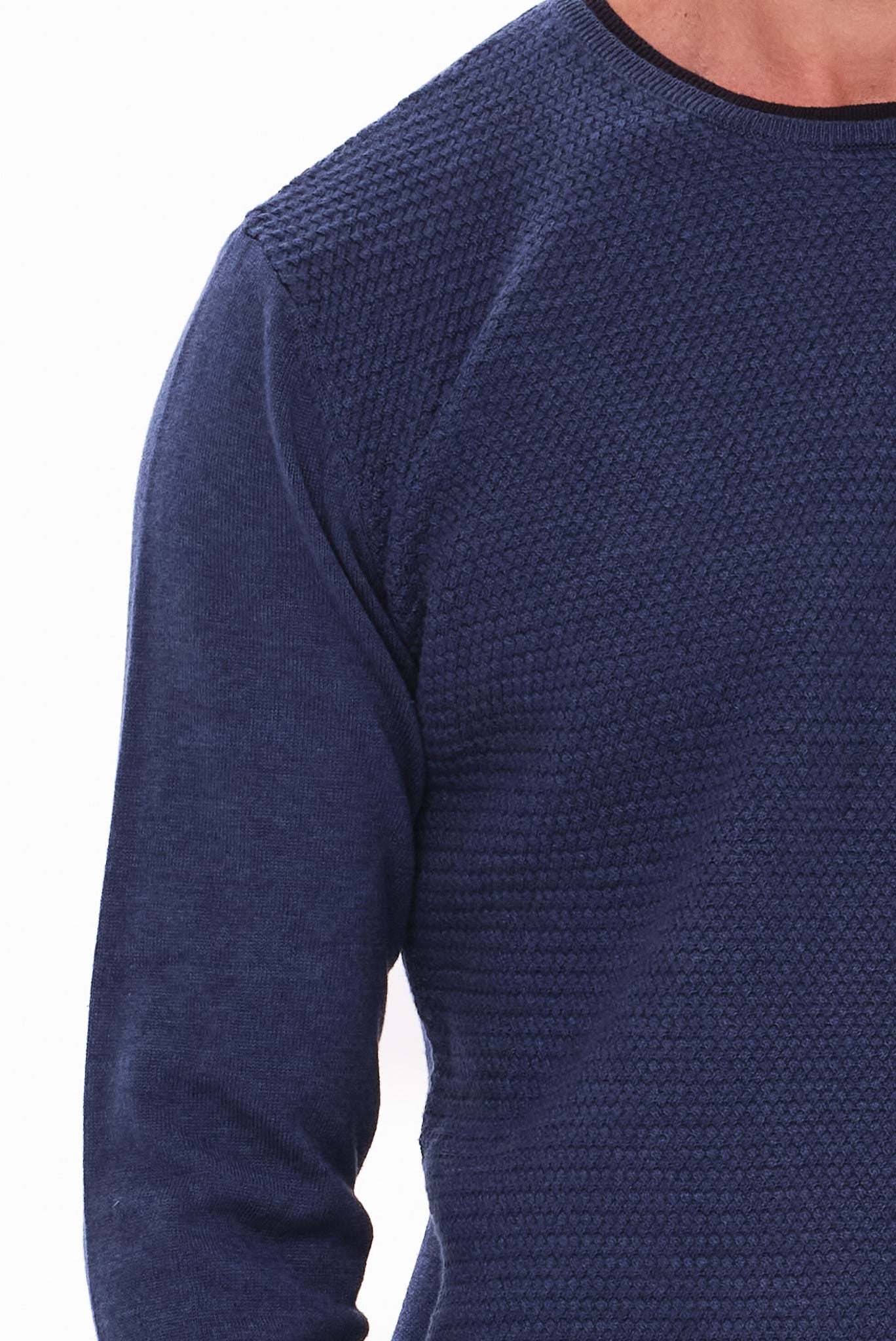 ΑΝΔΡΙΚΟ ΠΟΥΛΟΒΕΡ LES GENT'S ΙΝΤΙΓΚΟ ΜΕ ΛΑΙΜΟΚΟΨΗ ΚΑΙ ΜΙΚΡΟΣΧΕΔΙΟ REGULAR FIT