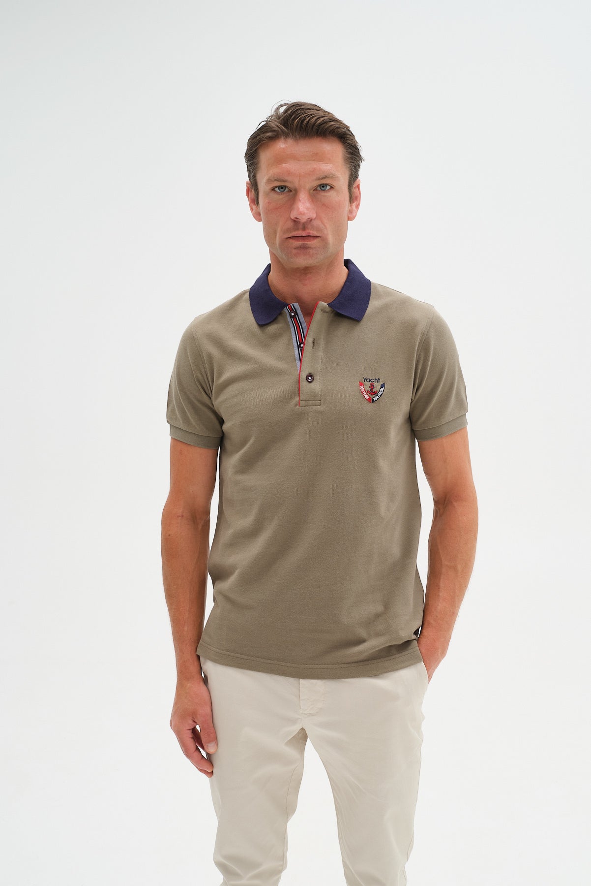 ΑΝΔΡΙΚΟ ΧΑΚΙ ΚΟΝΤΟΜΑΝΙΚΟ POLO PORTOBELLO'S ΜΕ ΛΕΠΤΟΜΕΡΕΙΕΣ ΣΤΟ ΓΙΑΚΑ ΚΑΙ ΤΗΝ ΠΑΤΙΛΕΤΑ