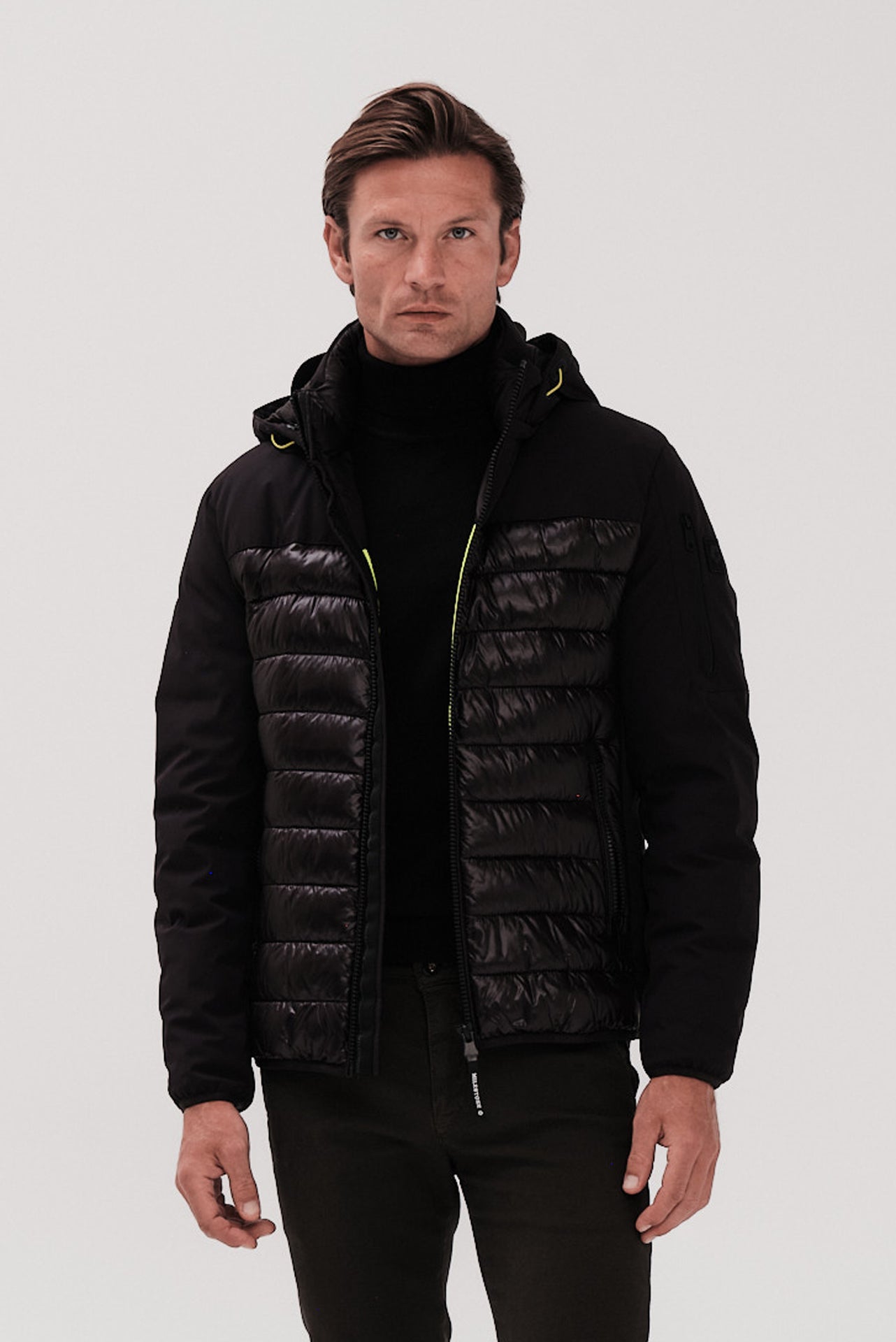 ΑΝΔΡΙΚΟ ΜΑΥΡΟ ΜΠΟΥΦΑΝ ΜΕ ΚΑΠΙΤΟΝΕ ΟΨΗ MILESTONE REGULAR FIT