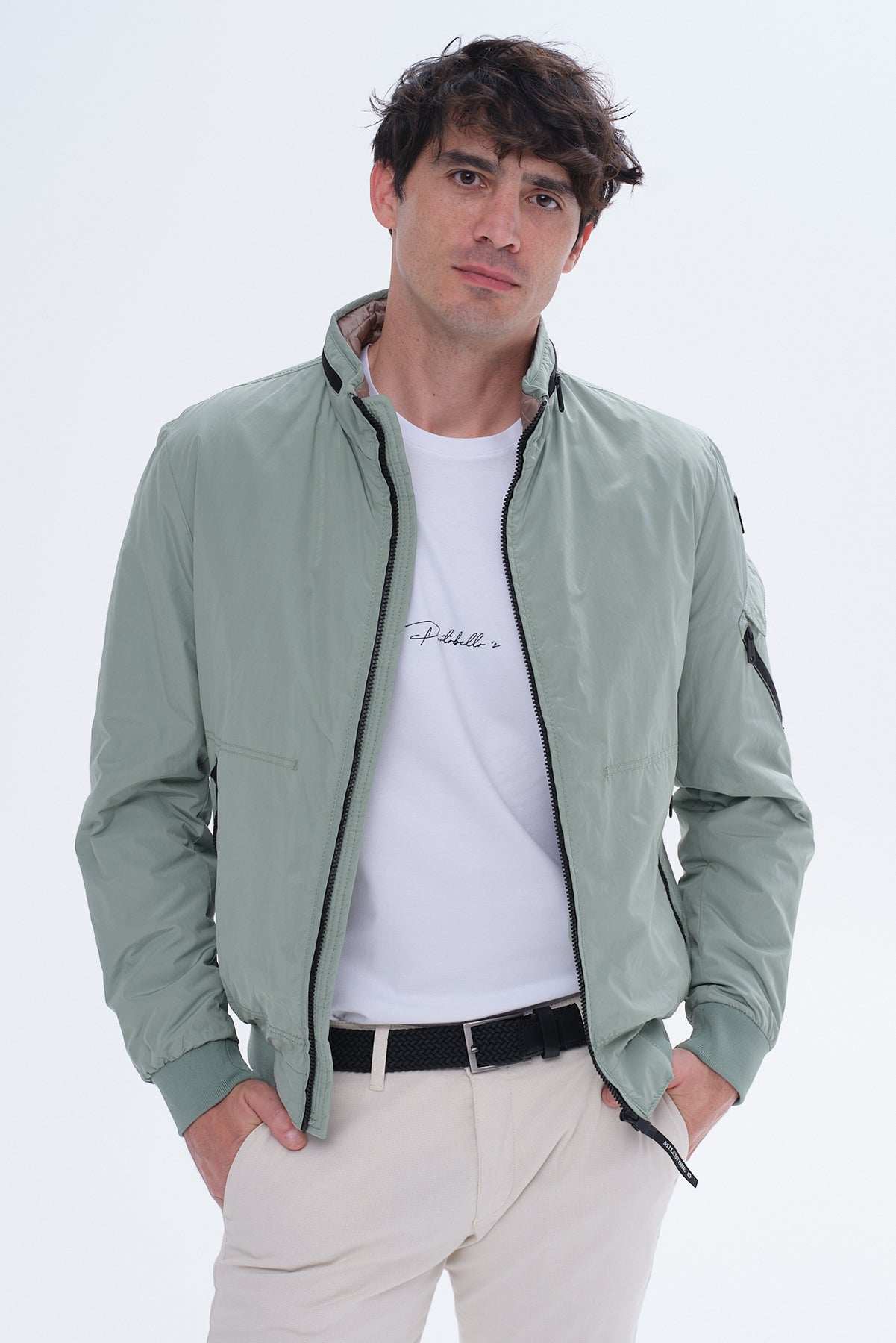 ΑΝΔΡΙΚΟ ΜΠΟΥΦΑΝ MILESTONE ΣΕ ΠΡΑΣΙΝΟ ΧΡΩΜΑ ΚΑΙ ΜΑΥΡΕΣ ΛΕΠΤΟΜΕΡΕΙΕΣ