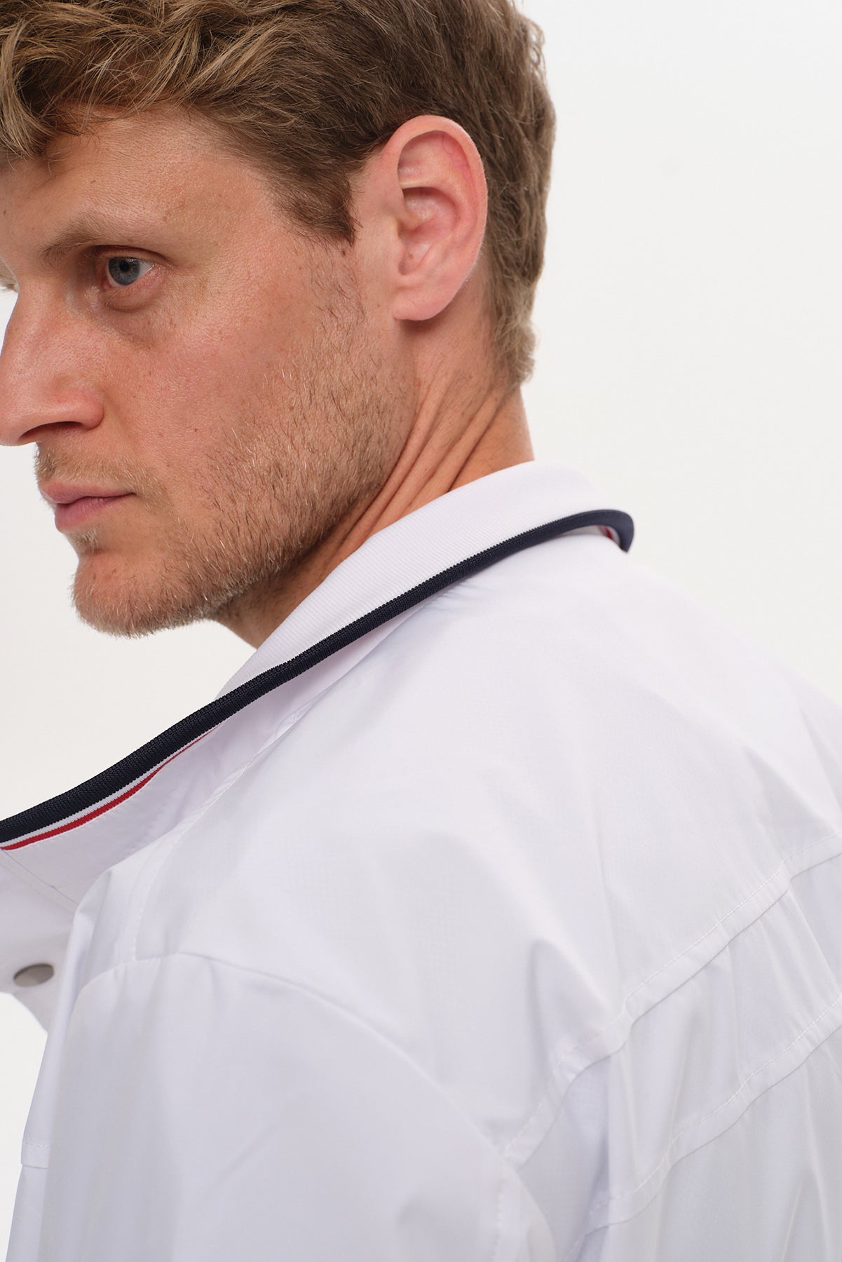 ΑΝΔΡΙΚΟ ΜΠΟΥΦΑΝ PORTOBELLO'S ΣΕ ΛΕΥΚΟ ΧΡΩΜΑ ΚΑΙ ΜΠΛΕ ΛΕΠΤΟΜΕΡΕΙΕΣ