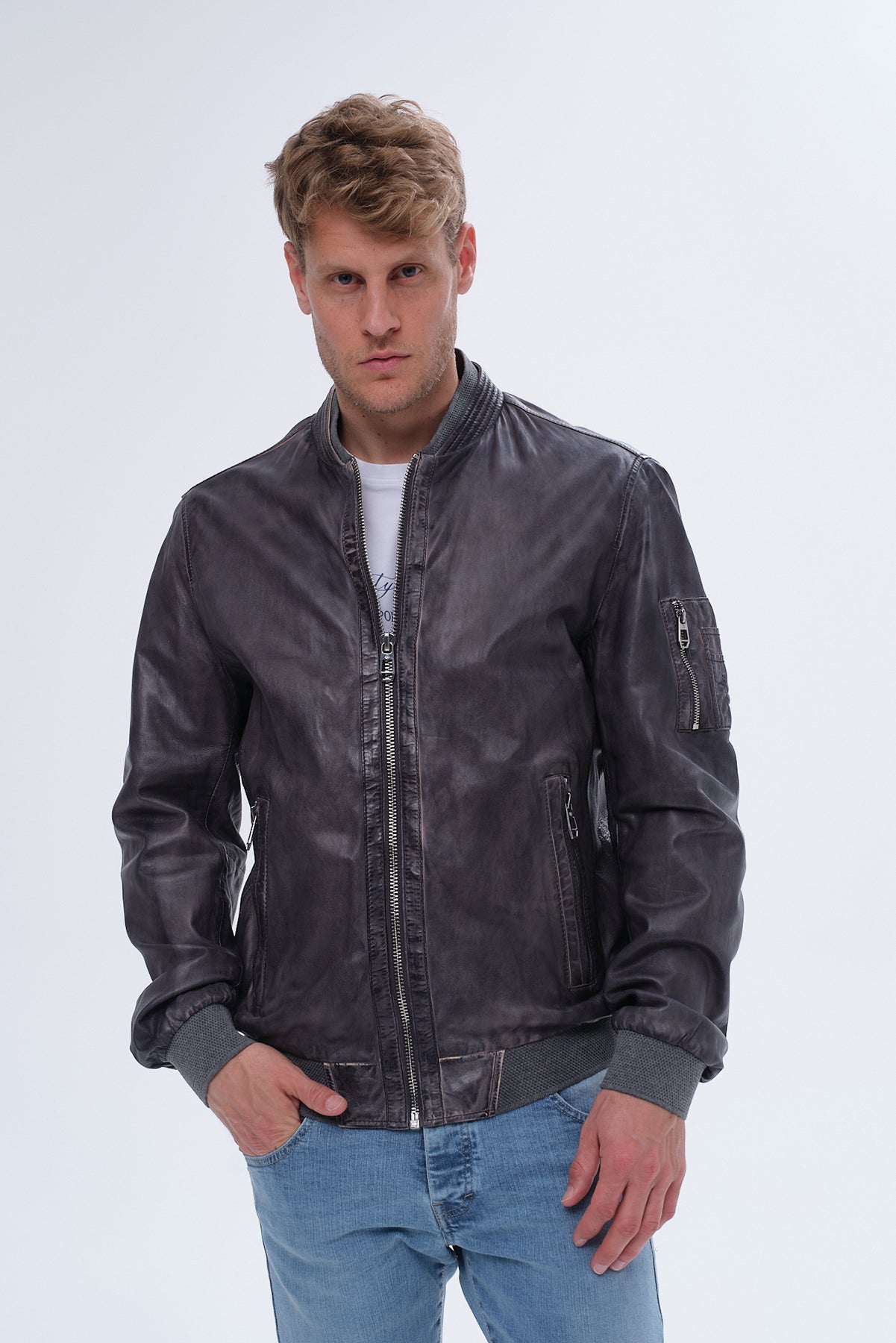 ΑΝΔΡΙΚΟ ΔΕΡΜΑΤΙΝΟ ΜΠΟΥΦΑΝ BOMBER MILESTONE ΣΕ ΓΚΡΙ ΜΠΛΕ ΧΡΩΜΑ