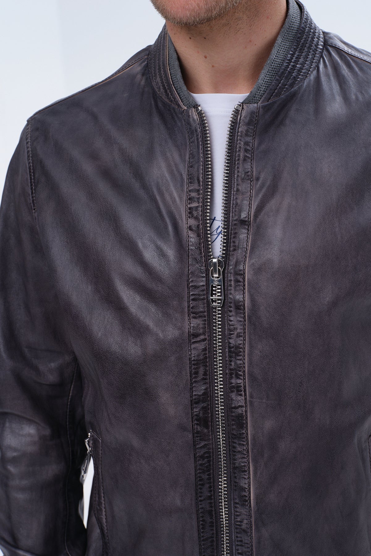 ΑΝΔΡΙΚΟ ΔΕΡΜΑΤΙΝΟ ΜΠΟΥΦΑΝ BOMBER MILESTONE ΣΕ ΓΚΡΙ ΜΠΛΕ ΧΡΩΜΑ