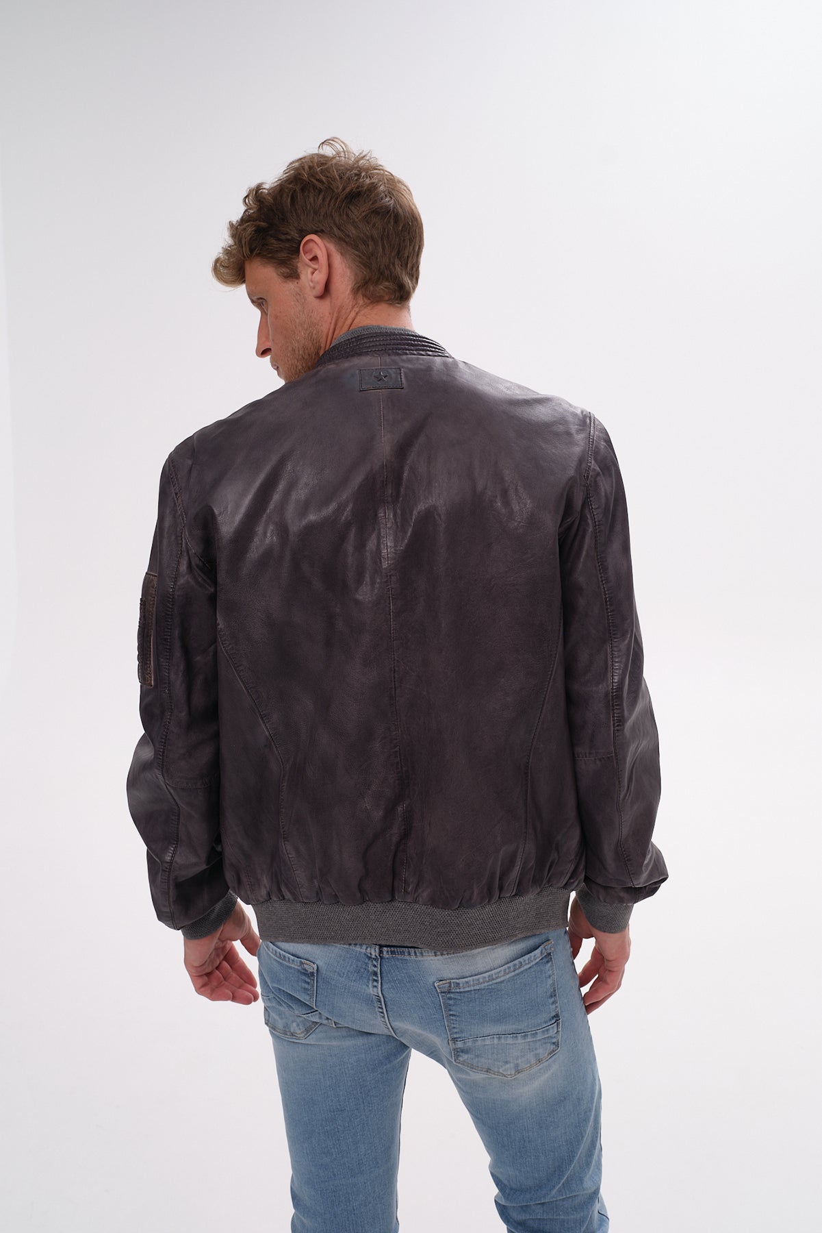 ΑΝΔΡΙΚΟ ΔΕΡΜΑΤΙΝΟ ΜΠΟΥΦΑΝ BOMBER MILESTONE ΣΕ ΓΚΡΙ ΜΠΛΕ ΧΡΩΜΑ