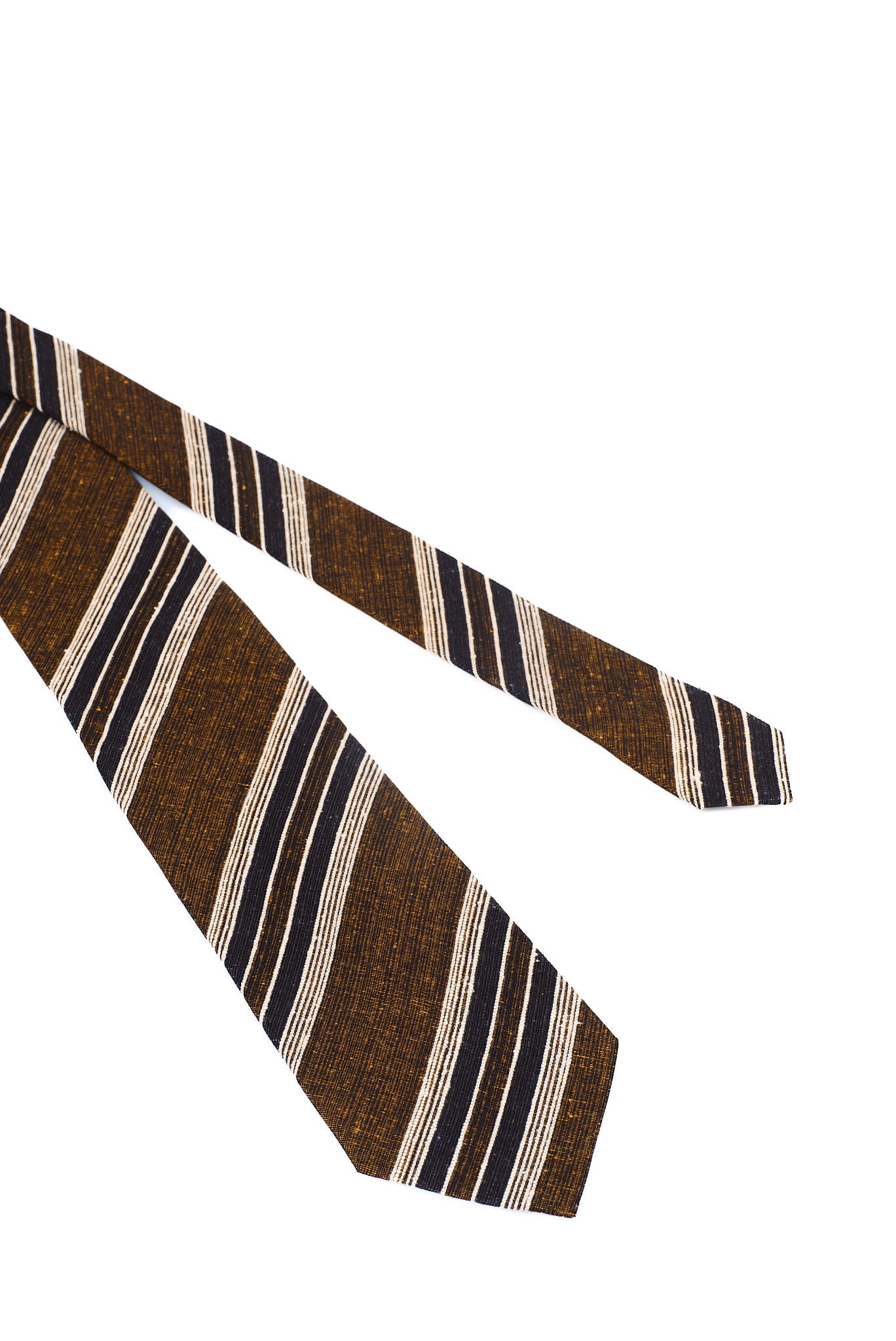 ΑΝΔΡΙΚΗ ΜΕΤΑΞΩΤΗ ΓΡΑΒΑΤΑ CLUB PORTOBELLO'S ΣΕ ΜΟΥΣΤΑΡΔΙ ΧΡΩΜΑ ΚΑΙ ΜΠΕΖ ΛΕΠΤΟΜΕΡΕΙΕΣ