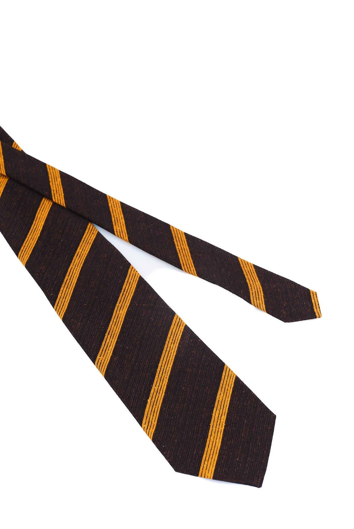 ΑΝΔΡΙΚΗ ΜΕΤΑΞΩΤΗ ΓΡΑΒΑΤΑ CLUB PORTOBELLO'S ΣΕ ΚΑΦΕ ΧΡΩΜΑ ΚΑΙ ΤΑΜΠΑ ΛΕΠΤΟΜΕΡΕΙΕΣ