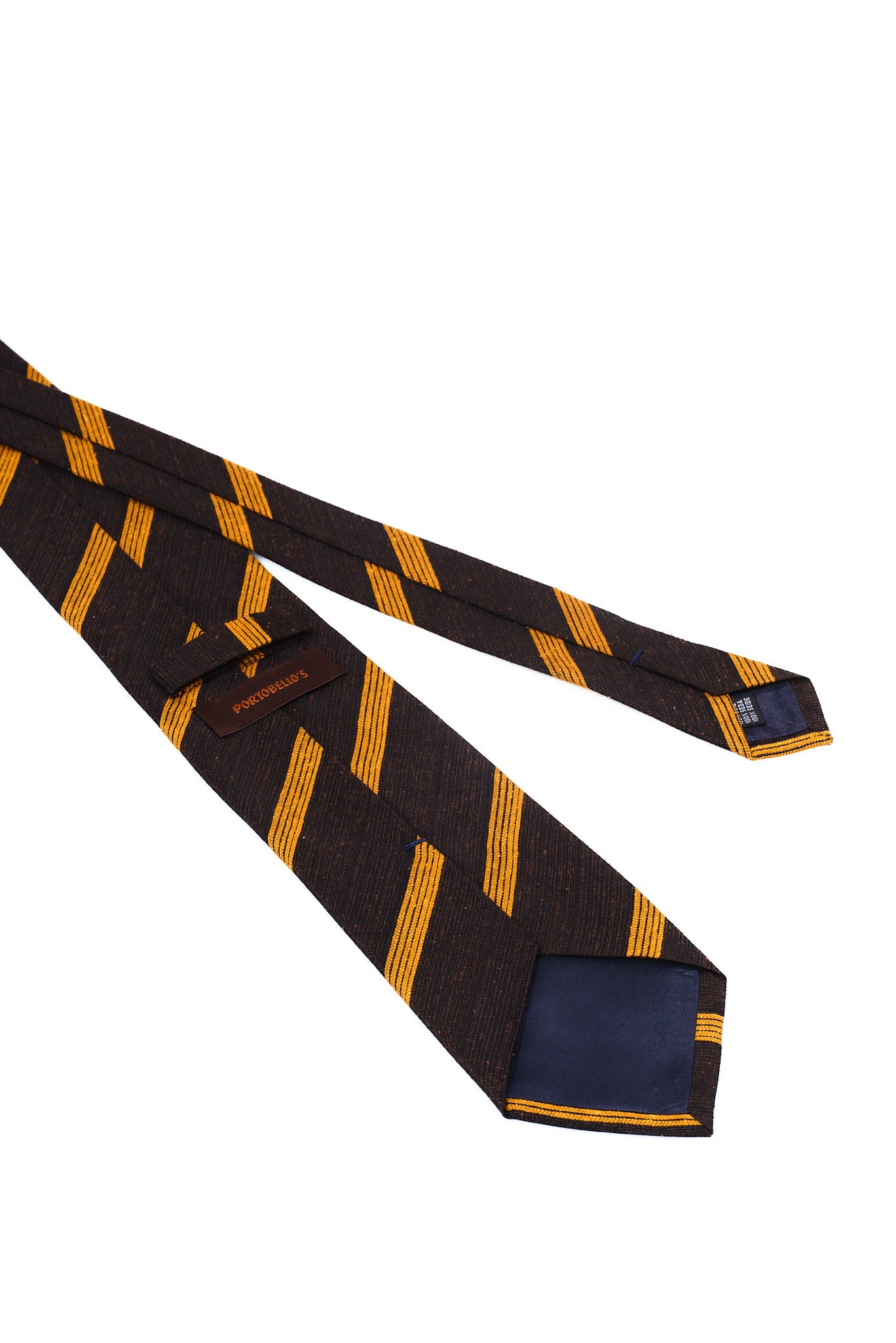 ΑΝΔΡΙΚΗ ΜΕΤΑΞΩΤΗ ΓΡΑΒΑΤΑ CLUB PORTOBELLO'S ΣΕ ΚΑΦΕ ΧΡΩΜΑ ΚΑΙ ΤΑΜΠΑ ΛΕΠΤΟΜΕΡΕΙΕΣ