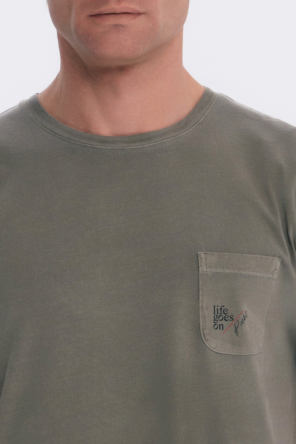 ΑΝΔΡΙΚΟ ΧΑΚΙ ΚΟΝΤΟΜΑΝΙΚΟ T-SHIRT PORTOBELLO'S ΜΕ ΤΣΕΠΗ ΣΤΟ ΣΤΗΘΟΣ