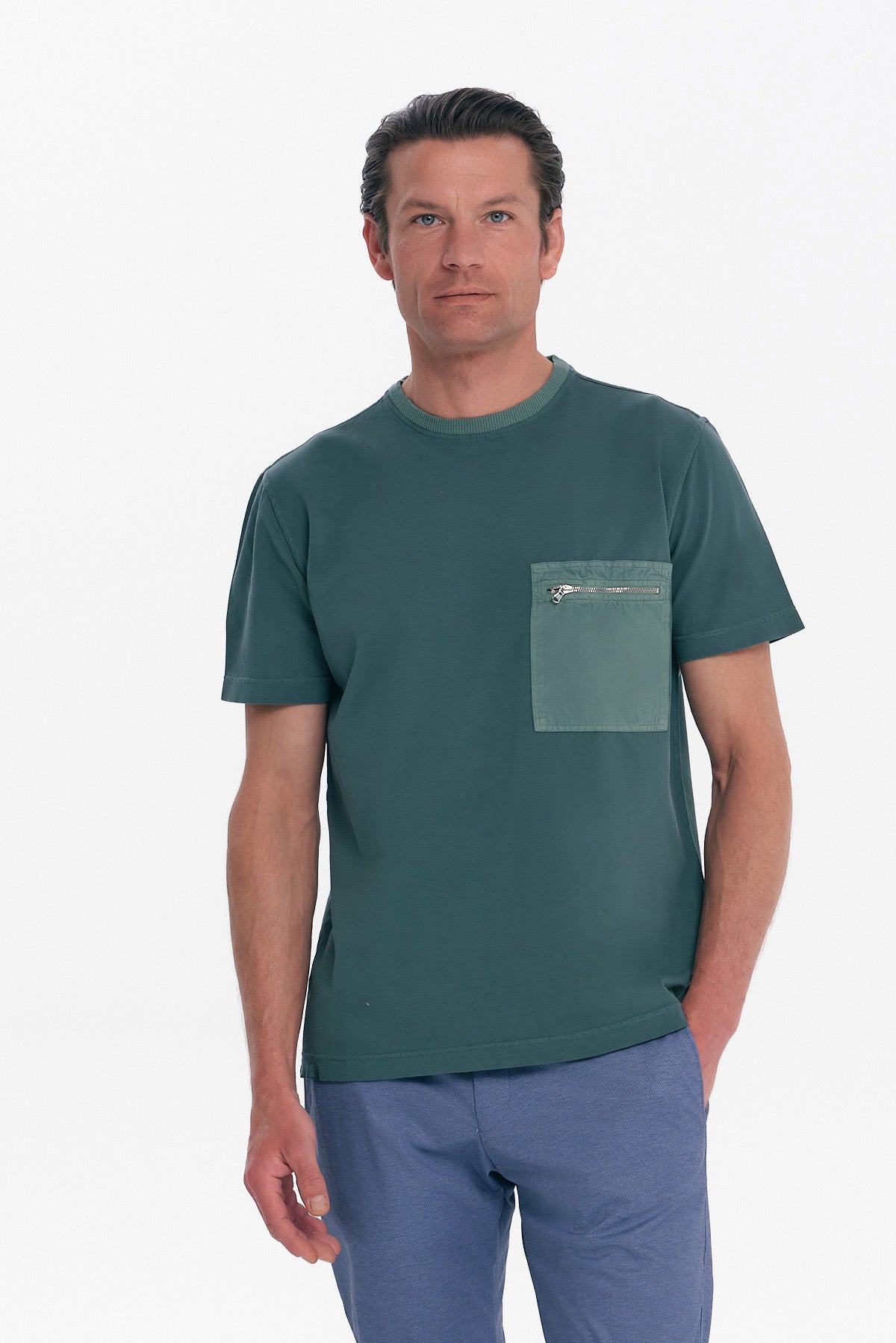 ΑΝΔΡΙΚΟ ΠΡΑΣΙΝΟ T-SHIRT ΚΟΝΤΟΜΑΝΙΚΟ ΜΕ ΤΣΕΠΗ ΣΤΟ ΣΤΗΘΟΣ