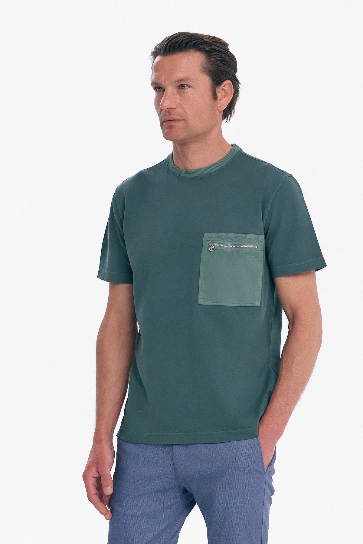 ΑΝΔΡΙΚΟ ΠΡΑΣΙΝΟ T-SHIRT ΚΟΝΤΟΜΑΝΙΚΟ ΜΕ ΤΣΕΠΗ ΣΤΟ ΣΤΗΘΟΣ