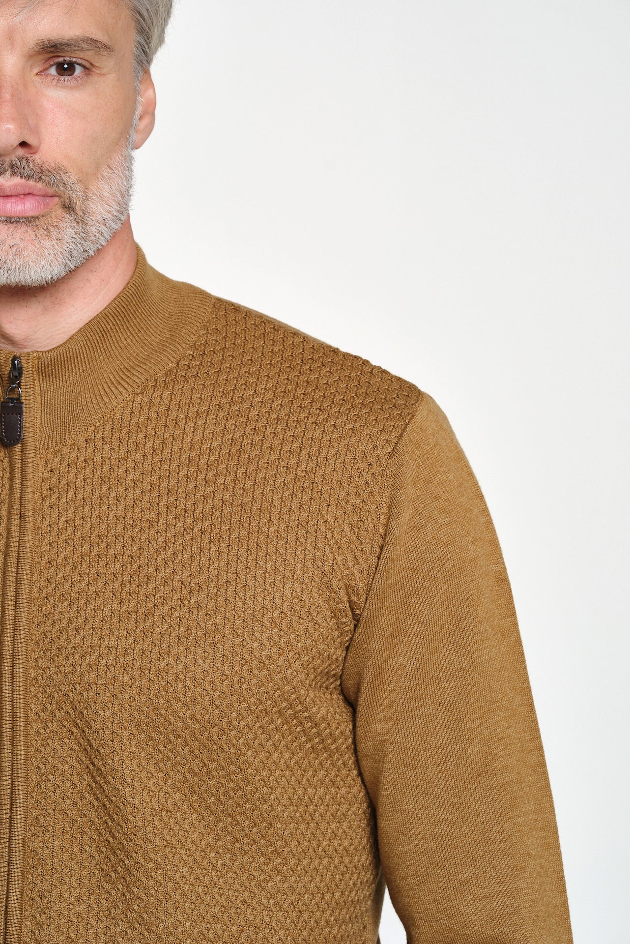 ΑΝΔΡΙΚΗ ΖΑΚΕΤΑ ΣΕ ΚΑΜΗΛΟ ΧΡΩΜΑ ΜΕ ΜΙΚΡΟΣΧΕΔΙΟ REGULAR FIT LES GENT'S