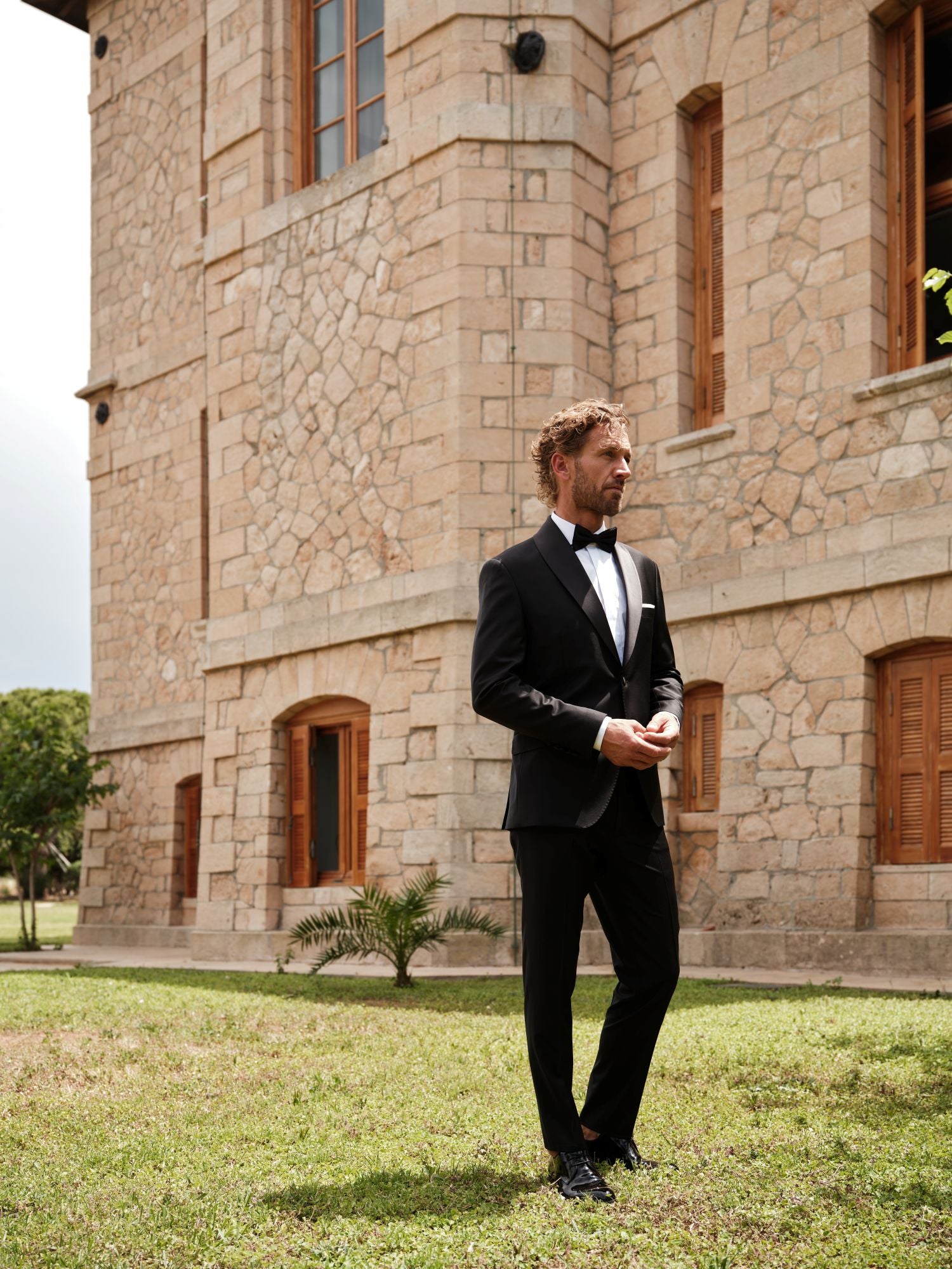 ΑΝΔΡΙΚΟ THREE-PIECES ΔΙΚΟΥΜΠΟ ΜΑΥΡΟ TUXEDO ΜΕ ΣΑΤΕΝ PEAK ΠΕΤΑ PORTOBELLO'S