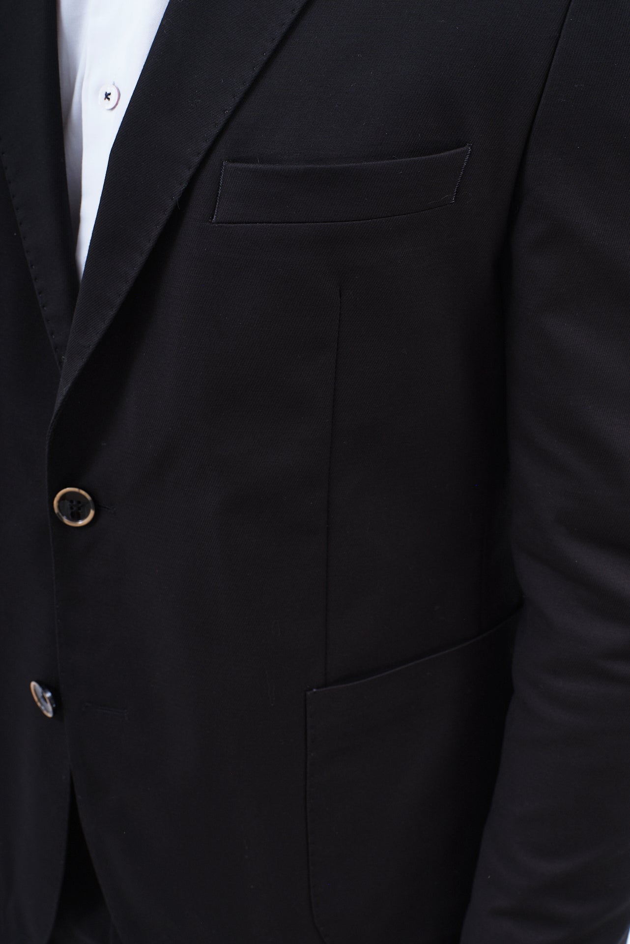 ΑΝΔΡΙΚΟ ΣΑΚΑΚΙ ΜΟΝΟΠΕΤΟ ΔΙΚΟΥΜΠΟ ΣΕ ΜΑΥΡΟ ΧΡΩΜΑ SLIM FIT