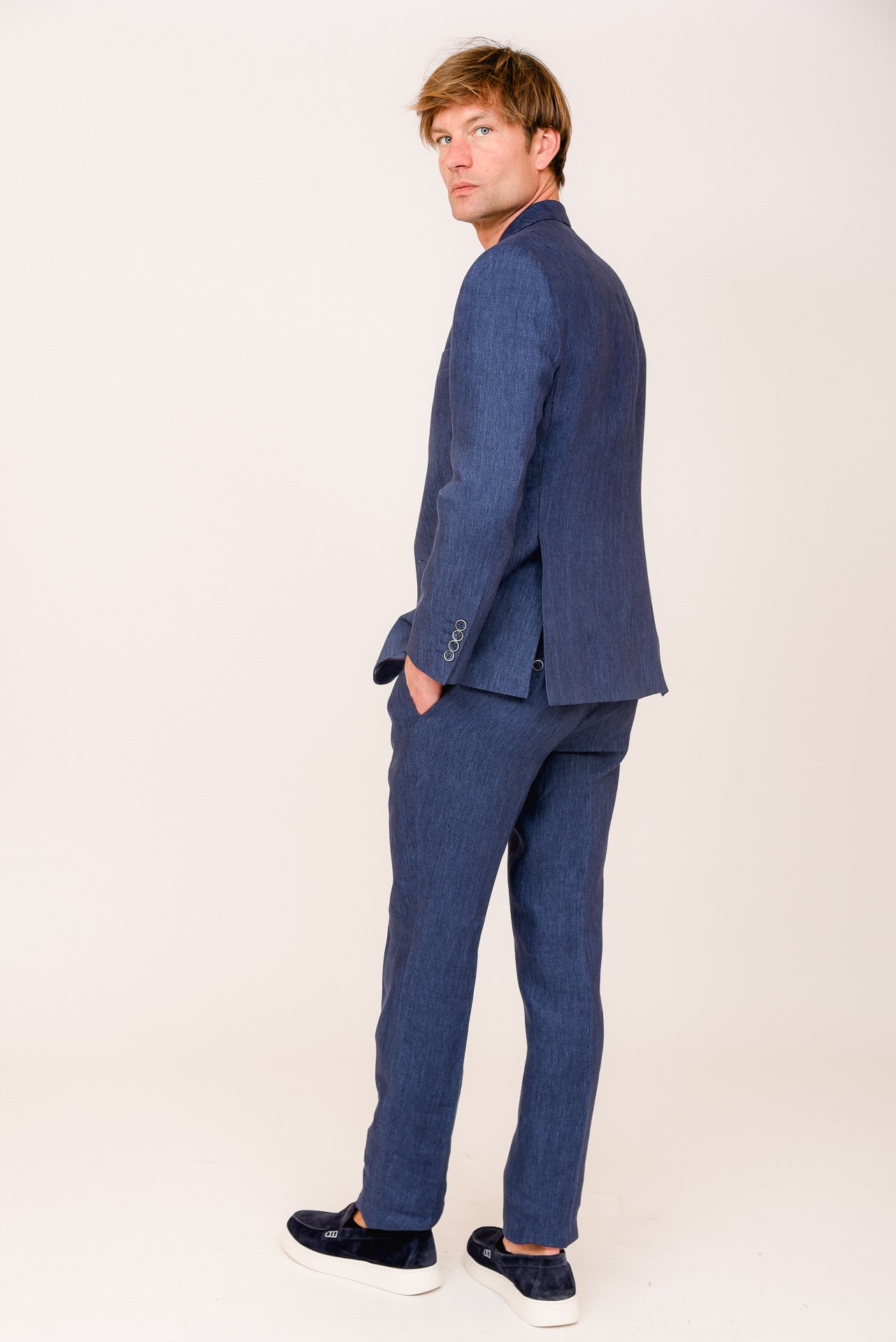 ΑΝΔΡΙΚΟ ΚΟΣΤΟΥΜΙ PORTOBELLO'S ΣΤΗΝ ΑΠΟΧΡΩΣΗ ΤΟΥ ΤΖΙΝ ΜΕ ΥΦΑΣΜΑ LEOMASTER ΑΠΟ ΛΙΝΟ