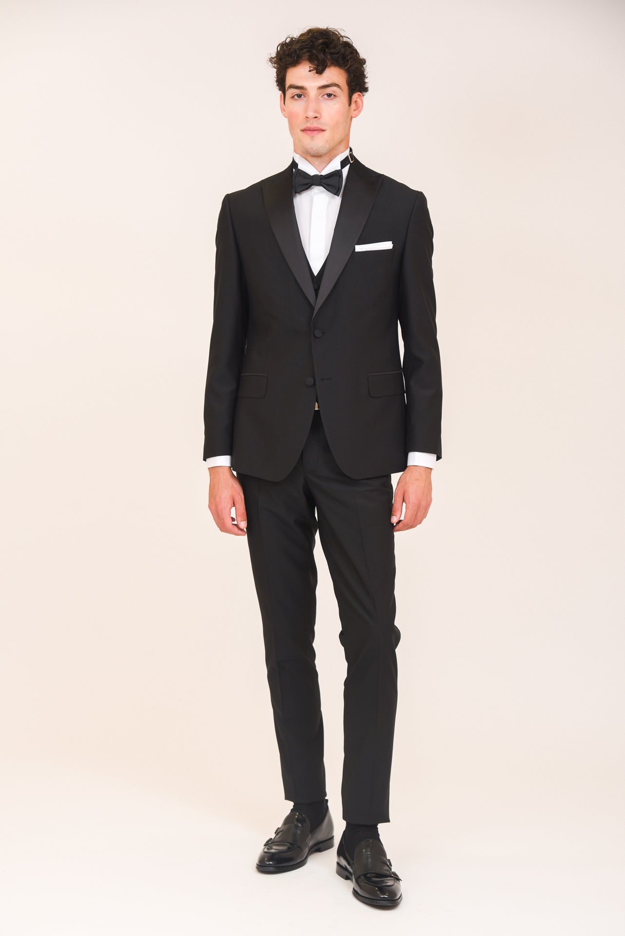 ΑΝΔΡΙΚΟ THREE-PIECES ΔΙΚΟΥΜΠΟ ΜΑΥΡΟ TUXEDO ΜΕ ΣΑΤΕΝ PEAK ΠΕΤΑ PORTOBELLO'S