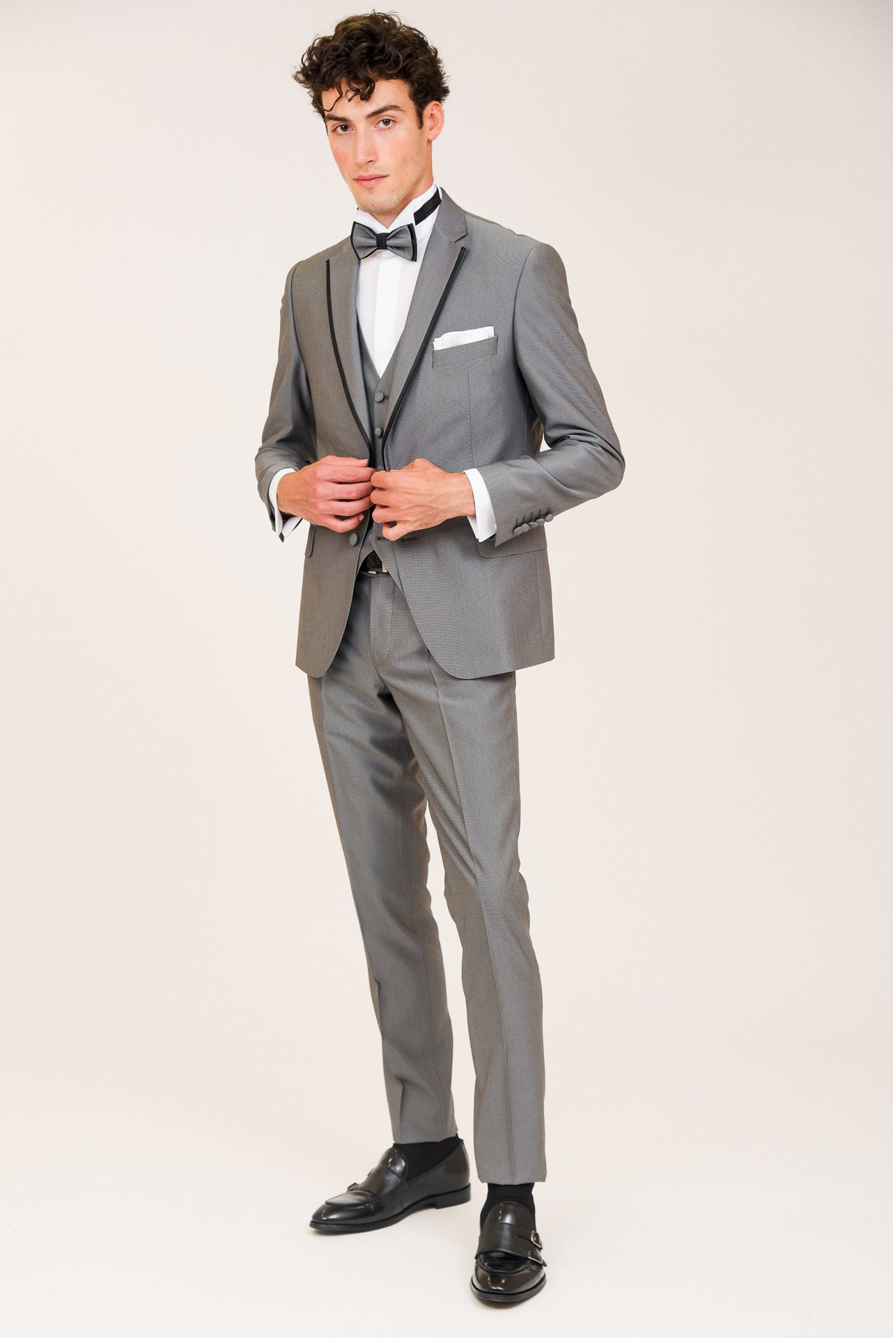 ΑΝΔΡΙΚΟ THREE-PIECES ΚΟΣΤΟΥΜΙ PORTOBELLO'S ΜΕ ΣΑΤΕΝ ΛΕΠΤΟΜΕΡΕΙΕΣ ΣΤΑ ΠΕΤΑ ΣΤΥΛ TUXEDO