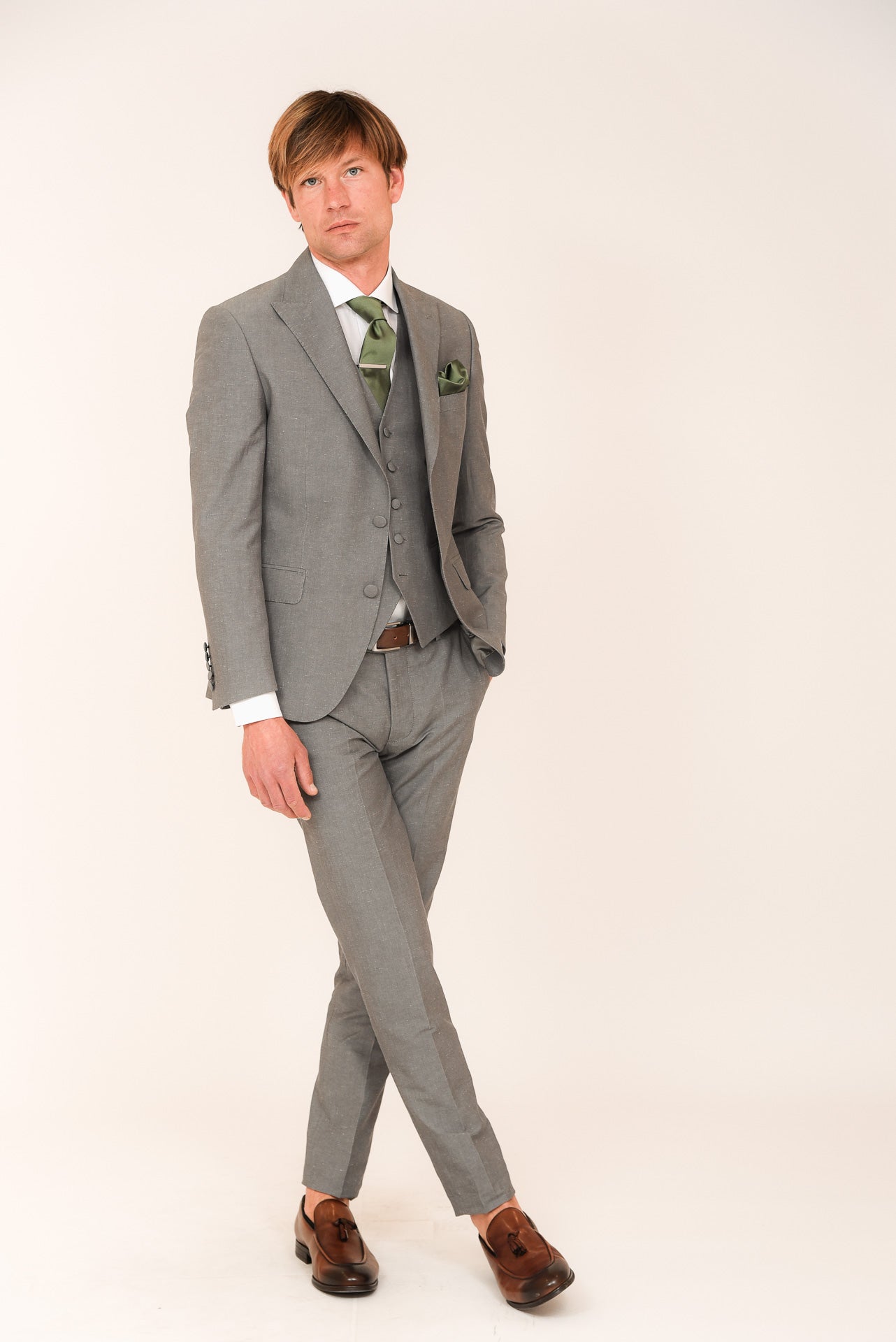 ΑΝΔΡΙΚΟ THREE-PIECE ΔΙΚΟΥΜΠΟ ΚΟΣΤΟΥΜΙ ΣΕ LIGHT ΓΚΡΙ ΧΡΩΜΑ ZIGNONE