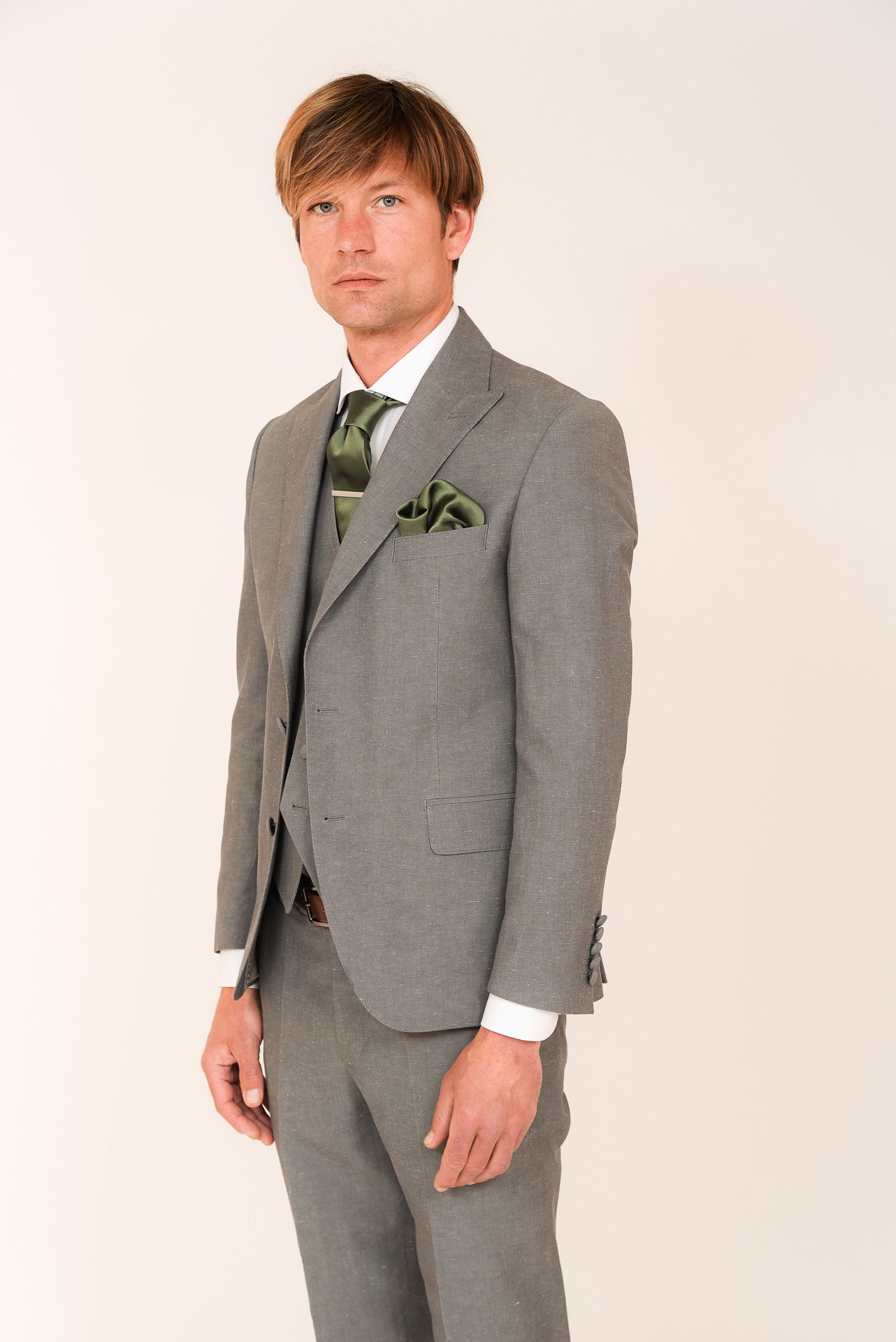 ΑΝΔΡΙΚΟ THREE-PIECE ΔΙΚΟΥΜΠΟ ΚΟΣΤΟΥΜΙ ΣΕ LIGHT ΓΚΡΙ ΧΡΩΜΑ ZIGNONE