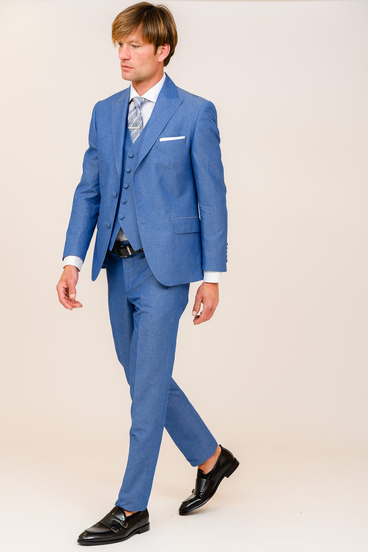 ΑΝΔΡΙΚΟ THREE-PIECE ΔΙΚΟΥΜΠΟ ΚΟΣΤΟΥΜΙ ΣΕ BABY BLUE ΧΡΩΜΑ ΜΕ PEAK ΠΕΤΑ PORTOBELLO'S