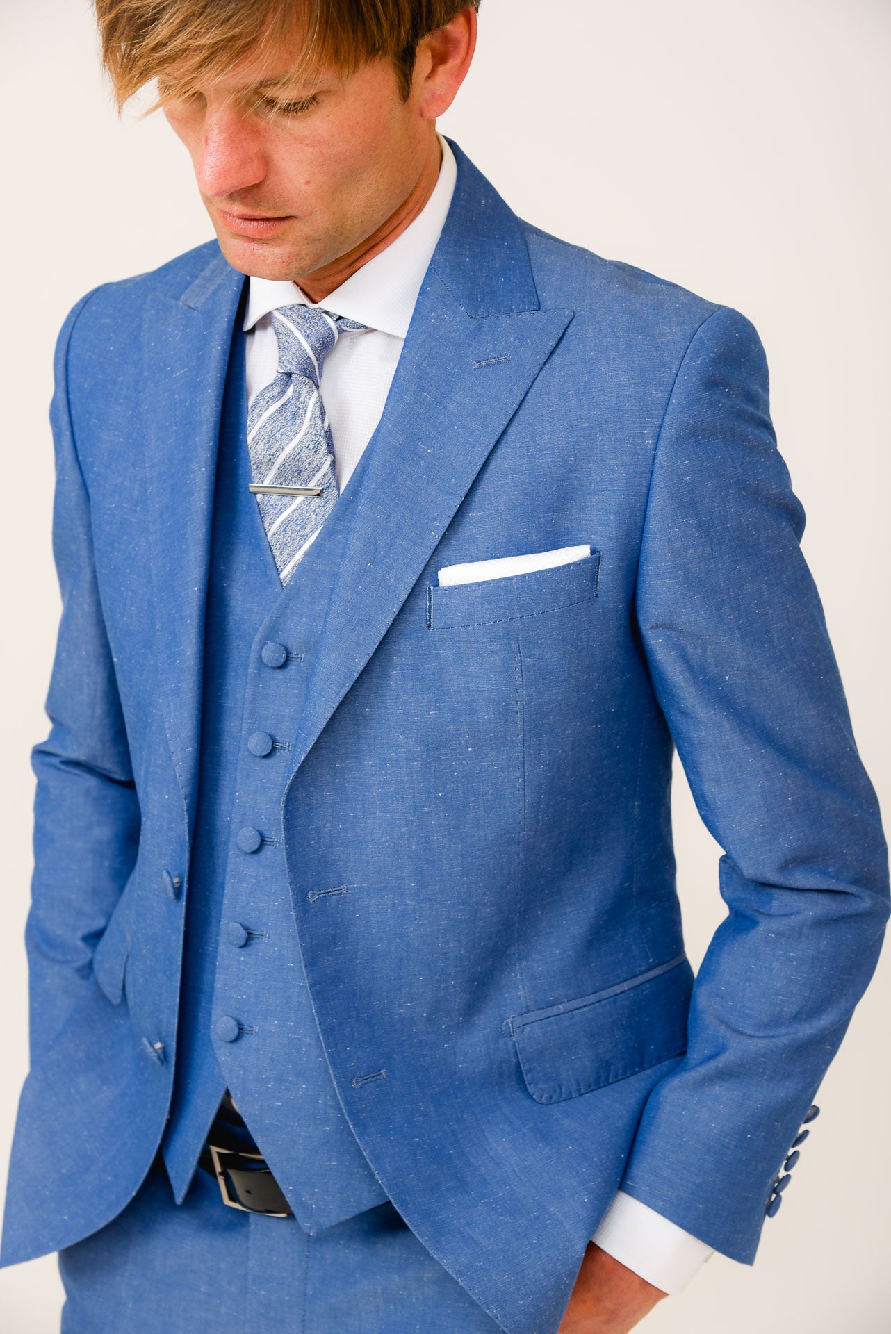 ΑΝΔΡΙΚΟ THREE-PIECE ΔΙΚΟΥΜΠΟ ΚΟΣΤΟΥΜΙ ΣΕ BABY BLUE ΧΡΩΜΑ ΜΕ PEAK ΠΕΤΑ PORTOBELLO'S