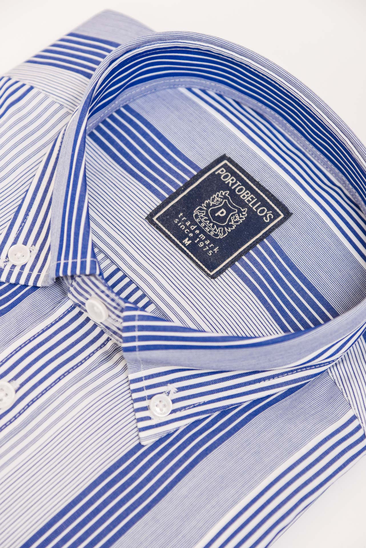 ΑΝΔΡΙΚΟ ΠΟΥΚΑΜΙΣΟ ΜΕ BUTTON DOWN ΓΙΑΚΑ PORTOBELLO'S ΚΑΙ ΡΙΓΕ ΑΠΟΧΡΩΣΕΙΣ ΤΟΥ ΜΠΛΕ