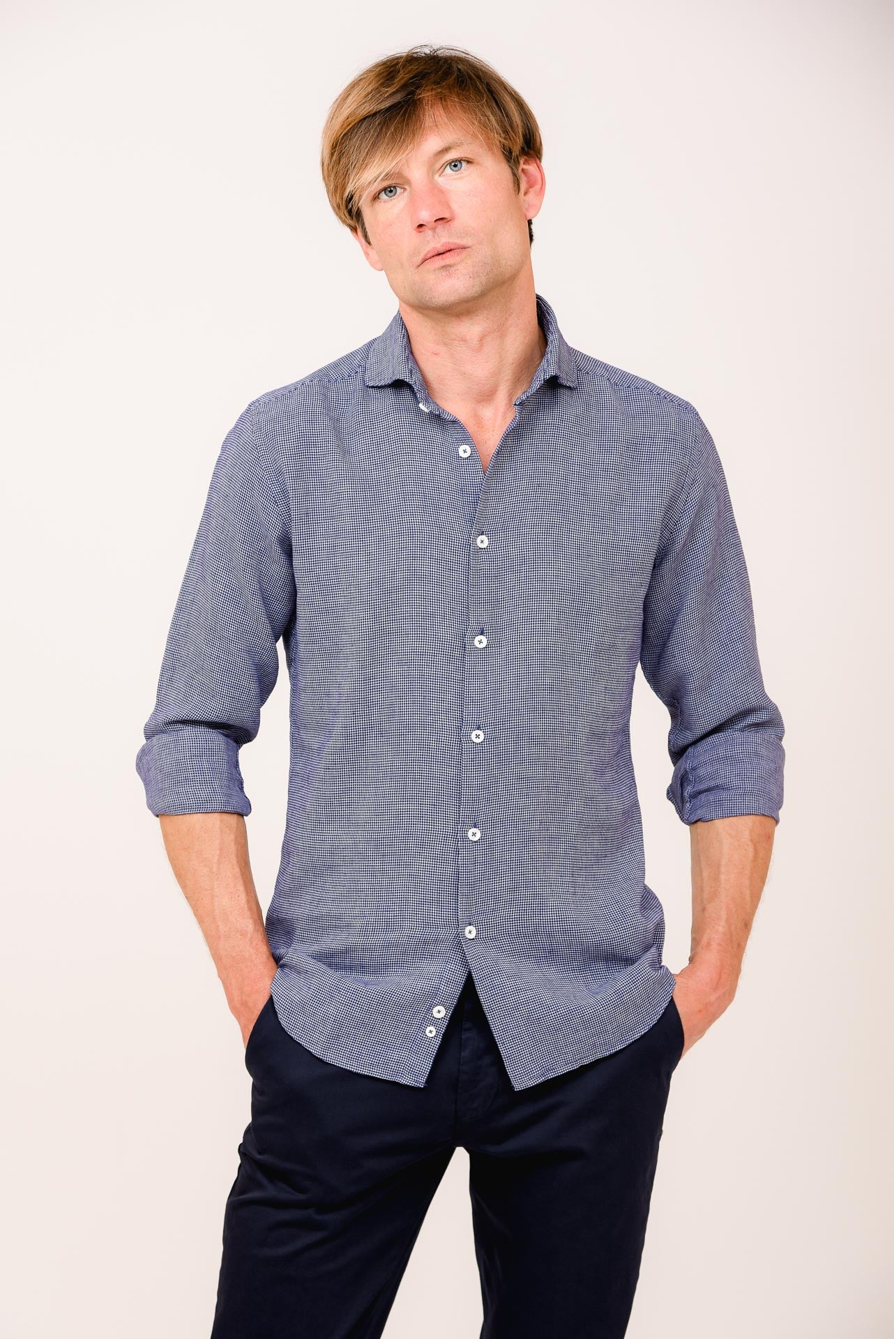 ΑΝΔΡΙΚΟ ΠΟΥΚΑΜΙΣΟ ΜΕ REX ΓΙΑΚΑ PORTOBELLO'S INDIGO ΜΕ ΜΙΚΡΟΣΧΕΔΙΟ SLIM FIT