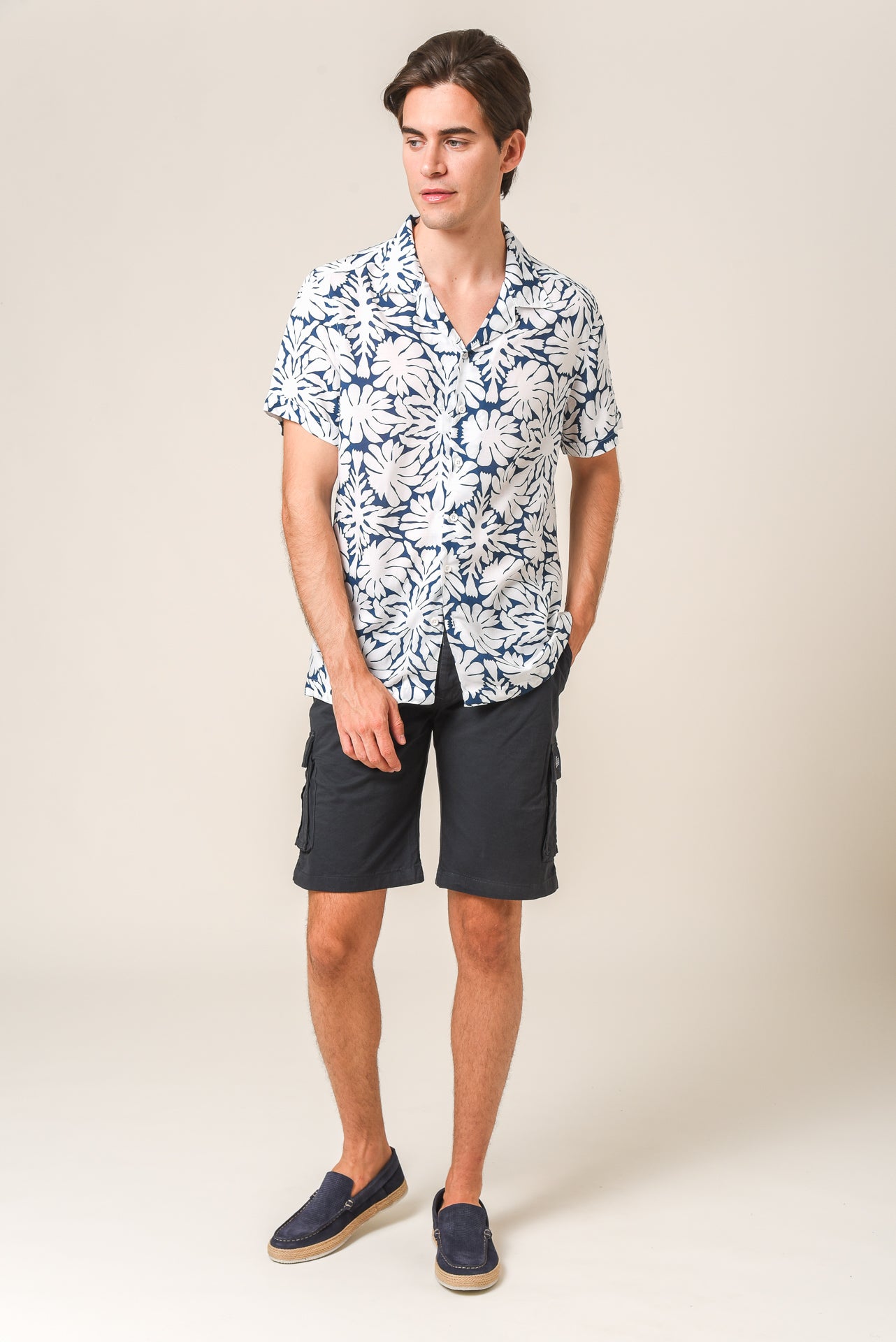 ΑΝΔΡΙΚΟ ΚΟΝΤΟΜΑΝΙΚΟ ΠΟΥΚΑΜΙΣΟ ΜΕ BYRON ΓΙΑΚΑ PORTOBELLO'S ΜΠΛΕ ΜΕ ΛΕΥΚΑ ΛΟΥΛΟΥΔΙΑ