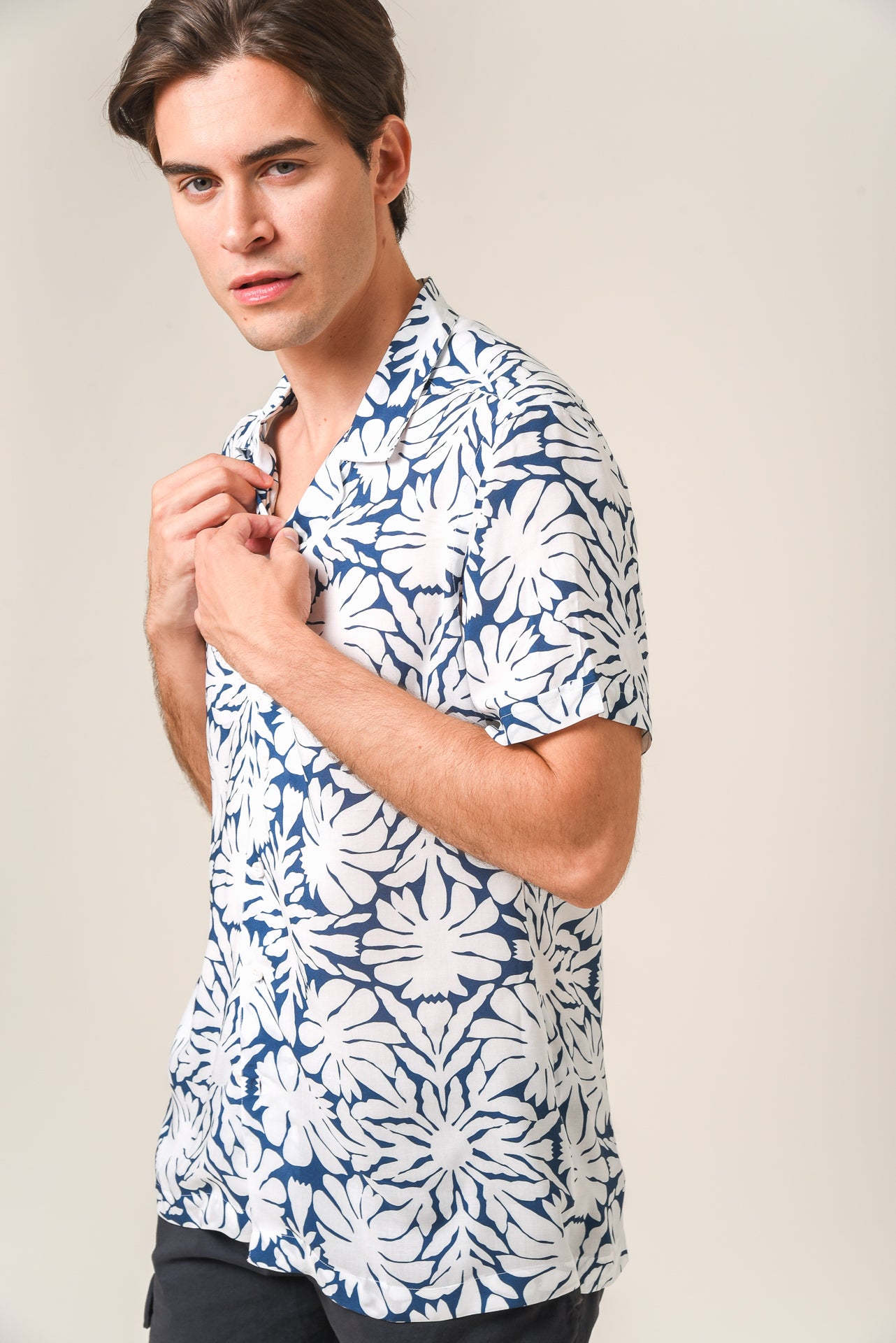 ΑΝΔΡΙΚΟ ΚΟΝΤΟΜΑΝΙΚΟ ΠΟΥΚΑΜΙΣΟ ΜΕ BYRON ΓΙΑΚΑ PORTOBELLO'S ΜΠΛΕ ΜΕ ΛΕΥΚΑ ΛΟΥΛΟΥΔΙΑ