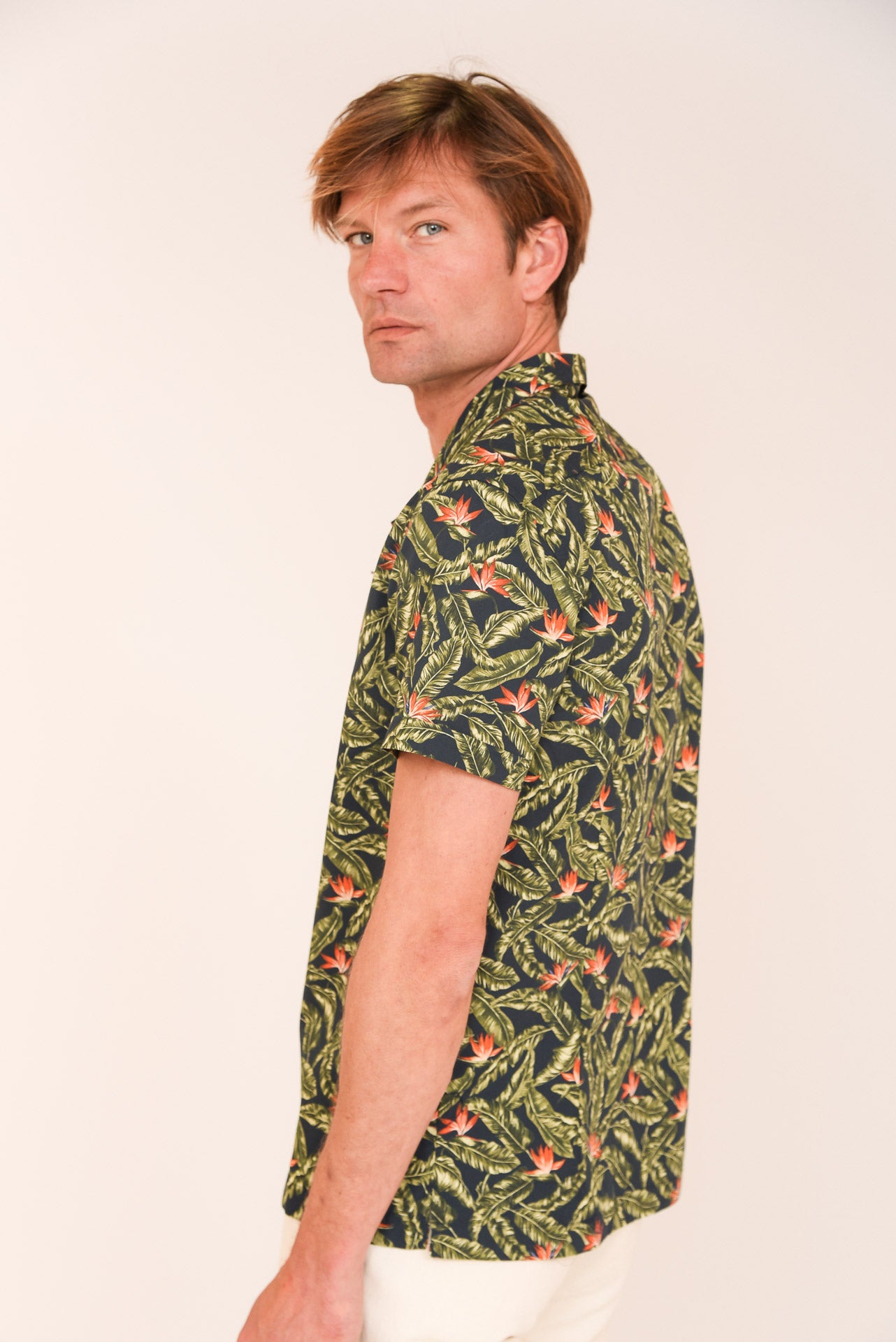 ΑΝΔΡΙΚΟ ΚΟΝΤΟΜΑΝΙΚΟ ΠΟΥΚΑΜΙΣΟ ΜΕ BYRON ΓΙΑΚΑ PORTOBELLO'S ΜΠΛΕ ΠΡΑΣΙΝΟ ΜΕ ΕΝΤΟΝΑ FLORAL ΣΧΕΔΙΑ