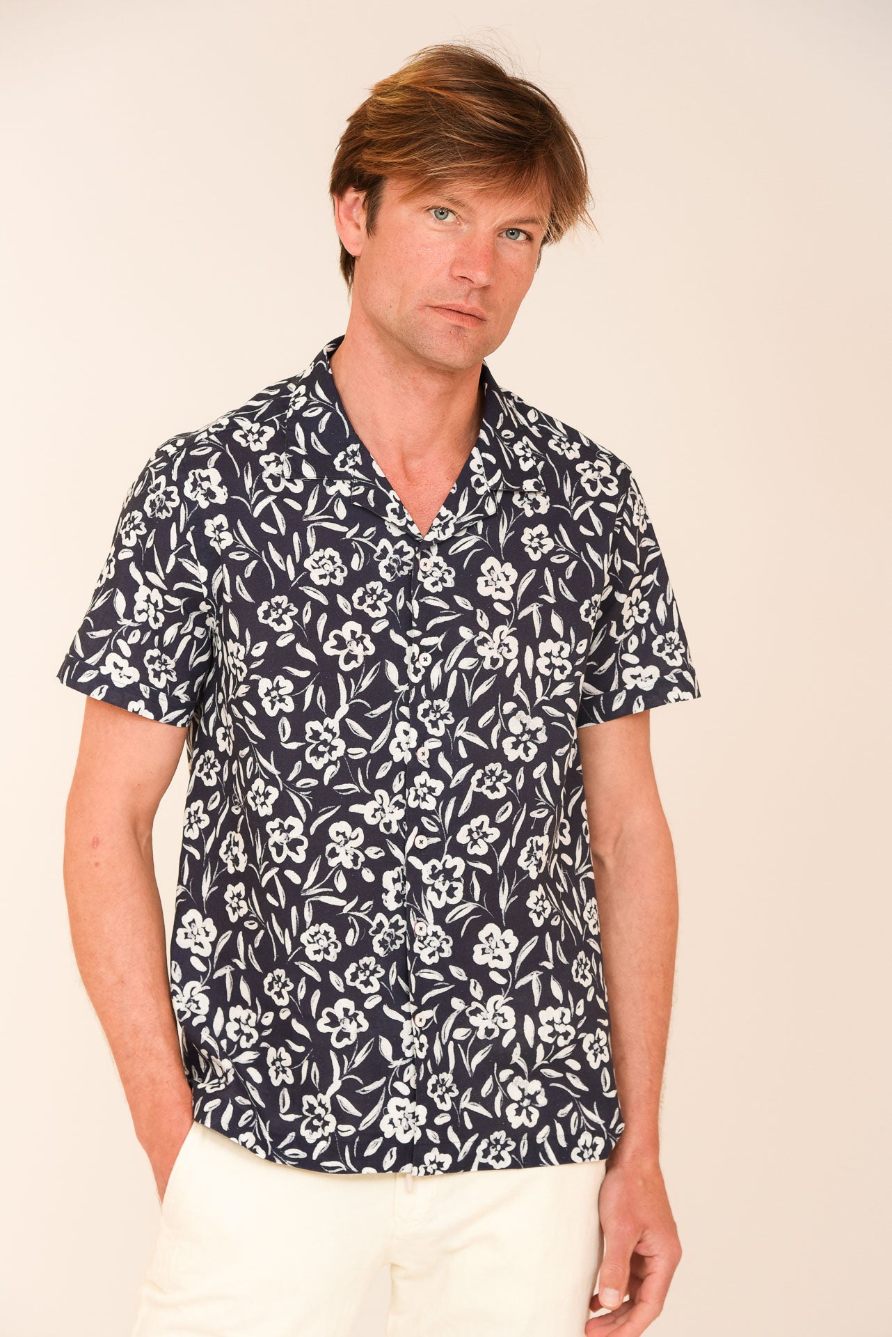 ΑΝΔΡΙΚΟ ΚΟΝΤΟΜΑΝΙΚΟ ΠΟΥΚΑΜΙΣΟ ΜΕ BYRON ΓΙΑΚΑ PORTOBELLO'S ΜΠΛΕ ΜΕ ΛΕΥΚΑ ΛΟΥΛΟΥΔΙΑ REGULAR FIT