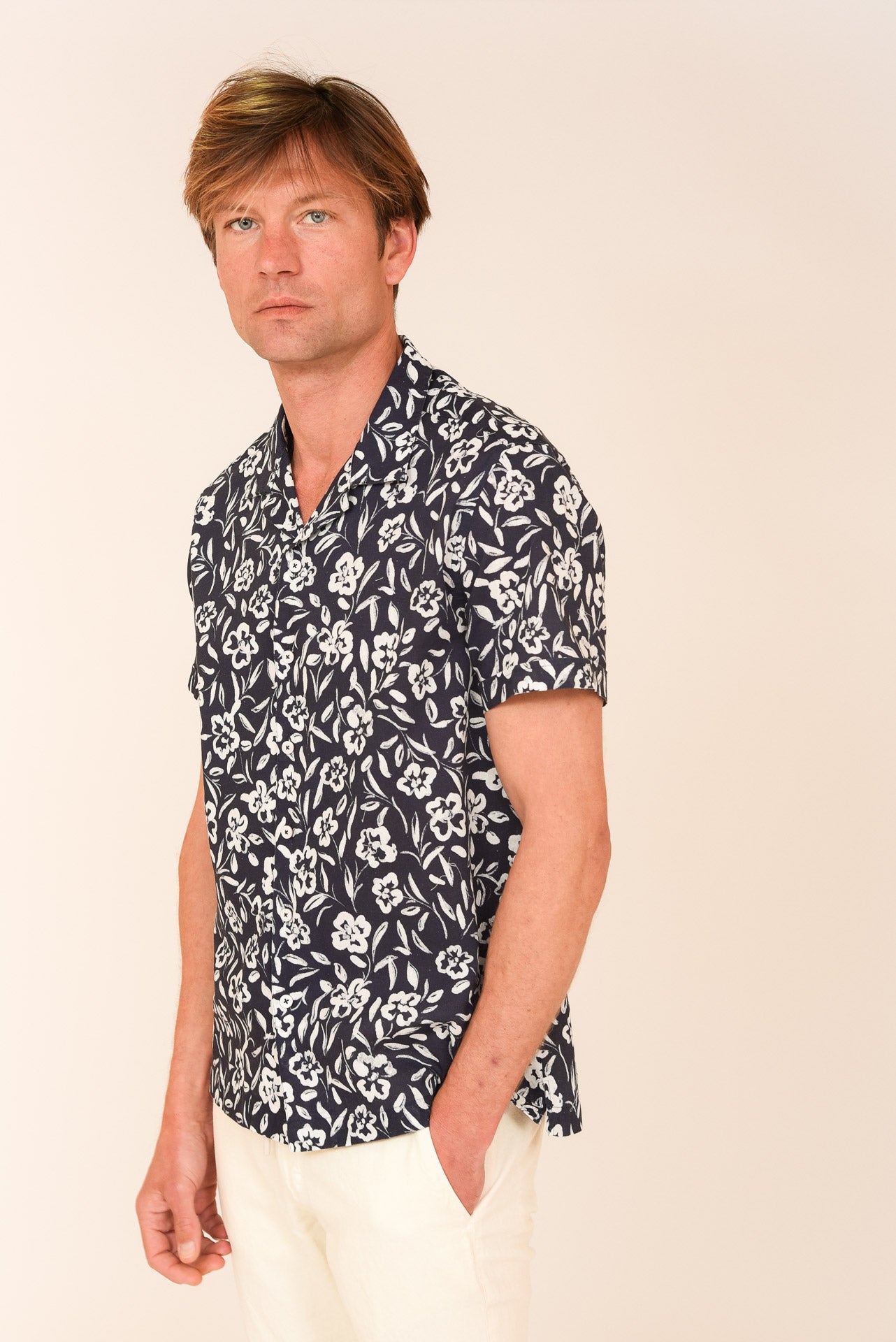 ΑΝΔΡΙΚΟ ΚΟΝΤΟΜΑΝΙΚΟ ΠΟΥΚΑΜΙΣΟ ΜΕ BYRON ΓΙΑΚΑ PORTOBELLO'S ΜΠΛΕ ΜΕ ΛΕΥΚΑ ΛΟΥΛΟΥΔΙΑ REGULAR FIT