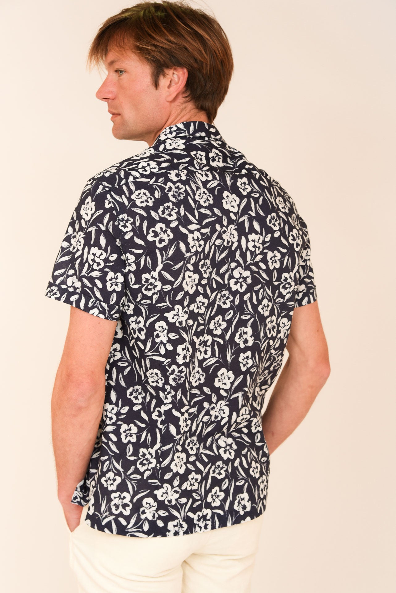 ΑΝΔΡΙΚΟ ΚΟΝΤΟΜΑΝΙΚΟ ΠΟΥΚΑΜΙΣΟ ΜΕ BYRON ΓΙΑΚΑ PORTOBELLO'S ΜΠΛΕ ΜΕ ΛΕΥΚΑ ΛΟΥΛΟΥΔΙΑ REGULAR FIT