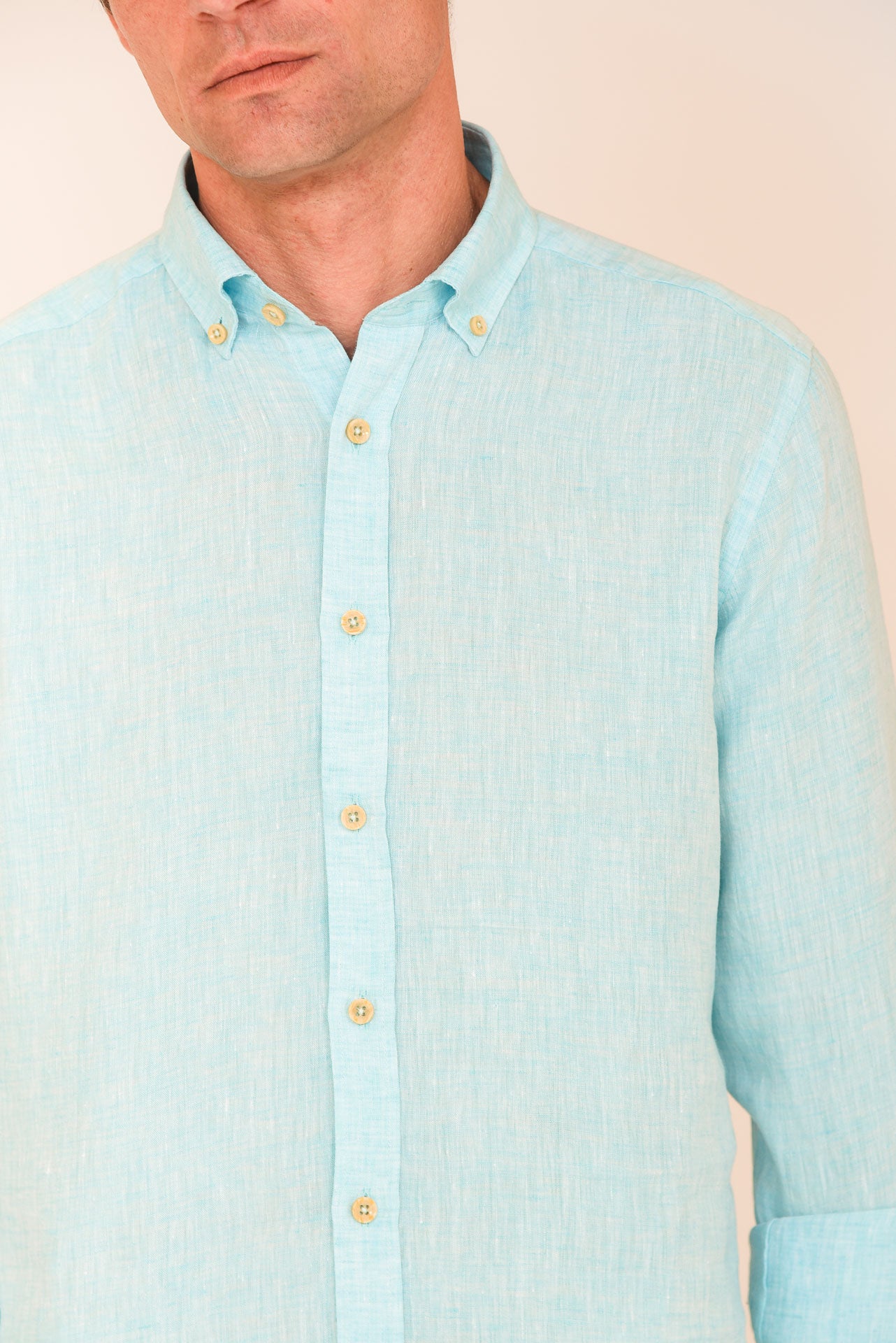 ΑΝΔΡΙΚΟ ΠΟΥΚΑΜΙΣΟ ΛΙΝΟ ΜΕ BUTTON DOWN ΓΙΑΚΑ PORTOBELLO'S ΤΙΡΚΟΥΑΖ ΠΛΥΜΕΝΟ ΜΕ ΜΠΕΖ ΚΟΥΜΠΙΑ