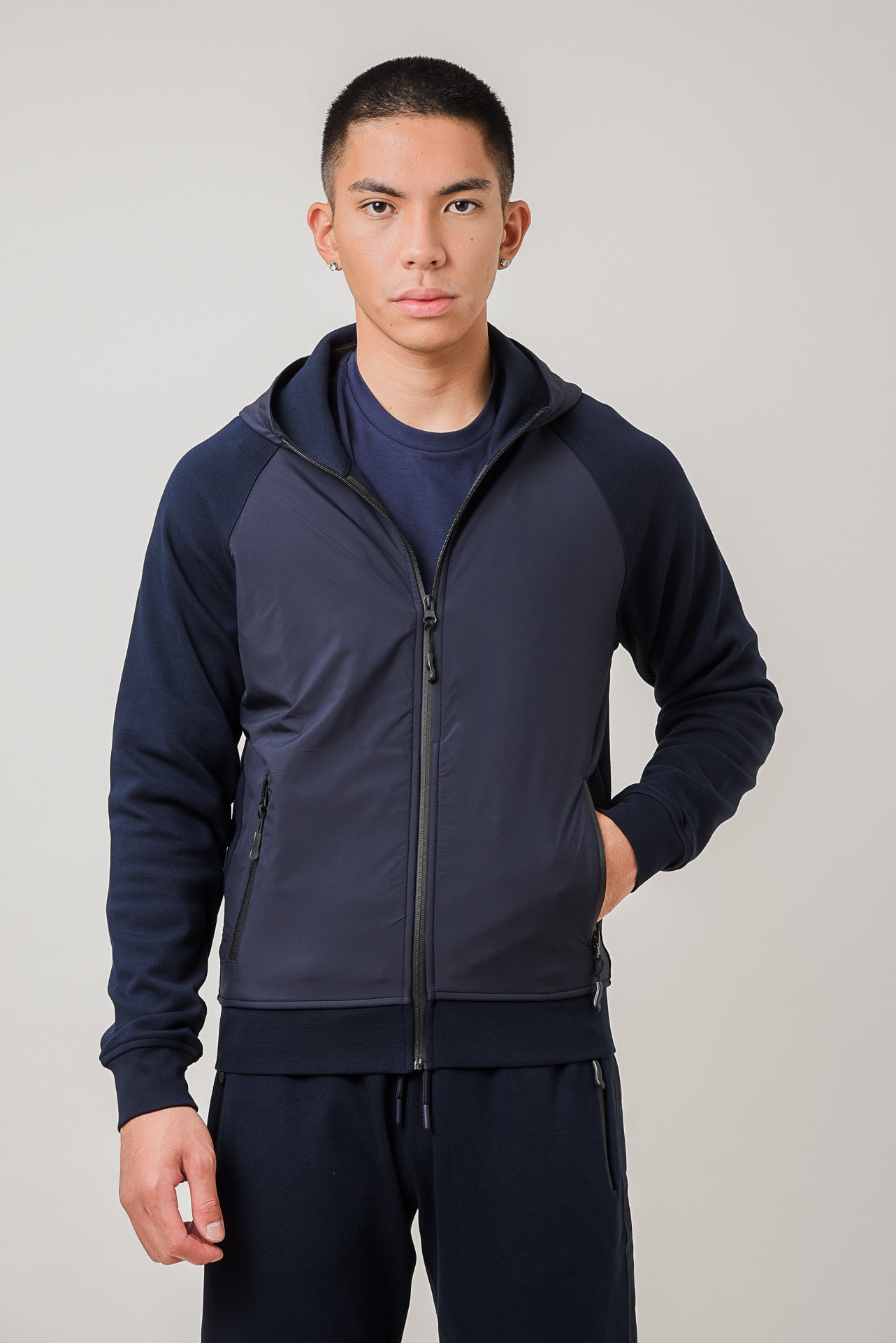 ΑΝΔΡΙΚΗ ΖΑΚΕΤΑ ΜΕ ΚΟΥΚΟΥΛΑ PORTOBELLO'S ΣΕ ΧΡΩΜΑ ΜΠΛΕ ΣΚΟΥΡΟ ΜΕ ΠΛΑΪΝΕΣ ΤΣΕΠΕΣ