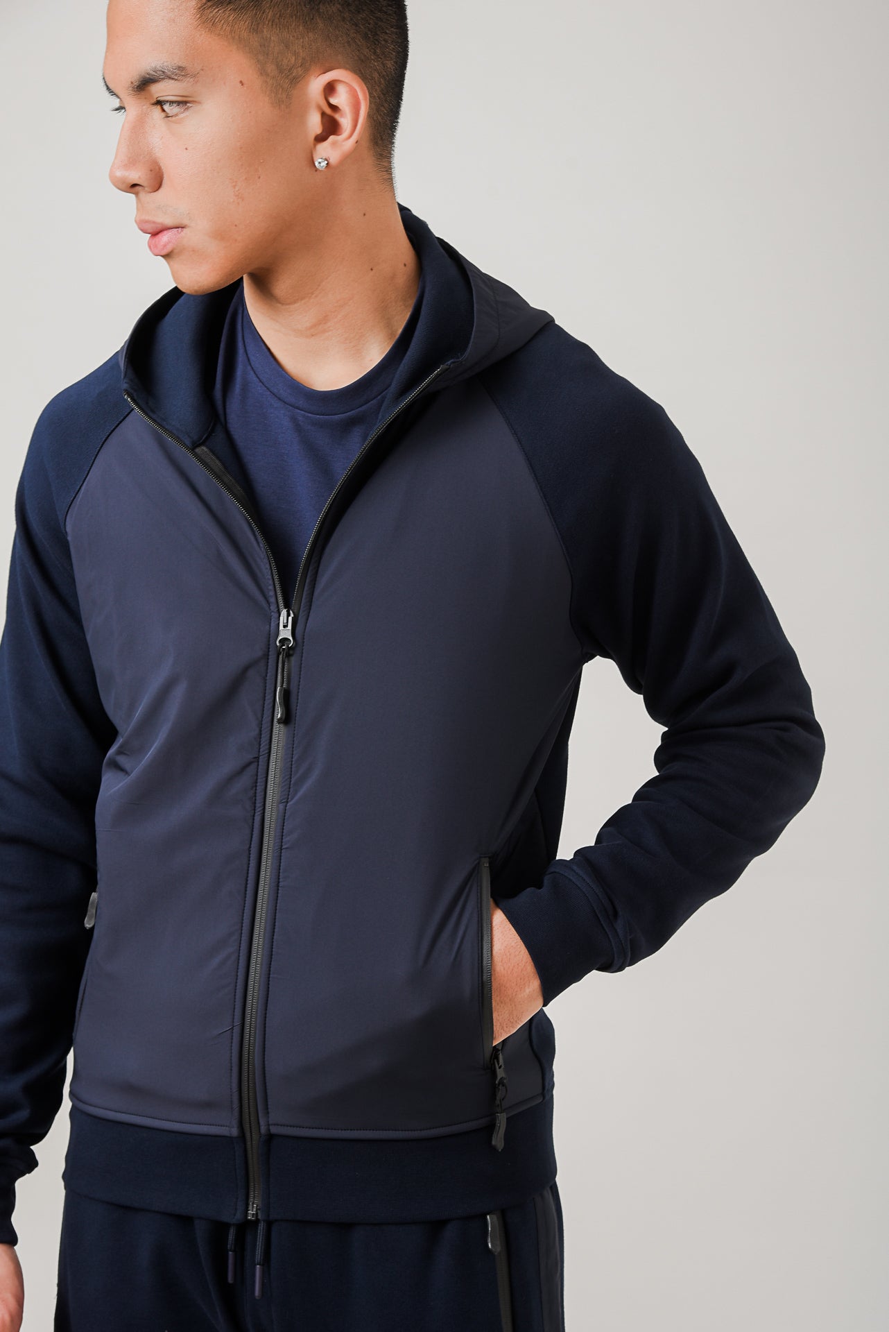 ΑΝΔΡΙΚΗ ΖΑΚΕΤΑ ΜΕ ΚΟΥΚΟΥΛΑ PORTOBELLO'S ΣΕ ΧΡΩΜΑ ΜΠΛΕ ΣΚΟΥΡΟ ΜΕ ΠΛΑΪΝΕΣ ΤΣΕΠΕΣ