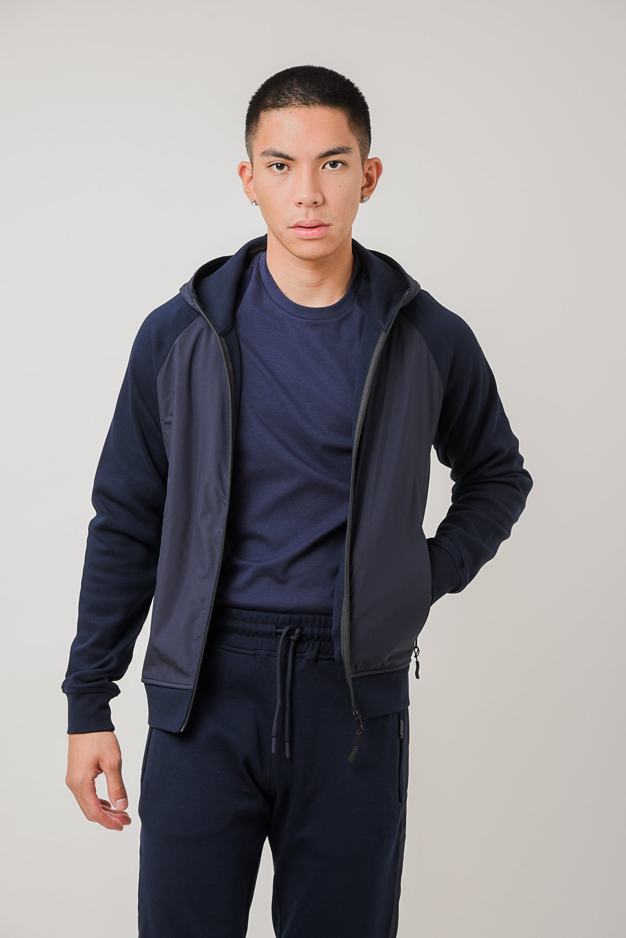 ΑΝΔΡΙΚΗ ΖΑΚΕΤΑ ΜΕ ΚΟΥΚΟΥΛΑ PORTOBELLO'S ΣΕ ΧΡΩΜΑ ΜΠΛΕ ΣΚΟΥΡΟ ΜΕ ΠΛΑΪΝΕΣ ΤΣΕΠΕΣ