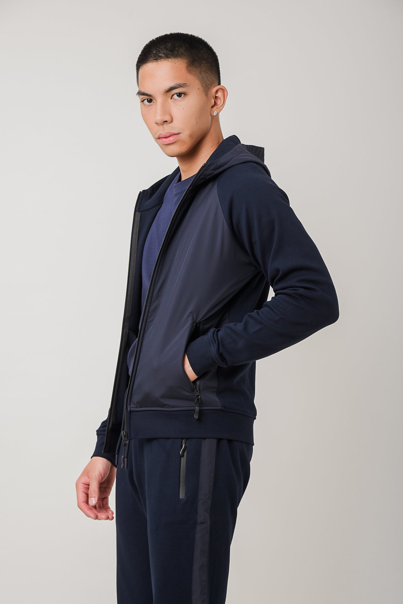 ΑΝΔΡΙΚΗ ΖΑΚΕΤΑ ΜΕ ΚΟΥΚΟΥΛΑ PORTOBELLO'S ΣΕ ΧΡΩΜΑ ΜΠΛΕ ΣΚΟΥΡΟ ΜΕ ΠΛΑΪΝΕΣ ΤΣΕΠΕΣ