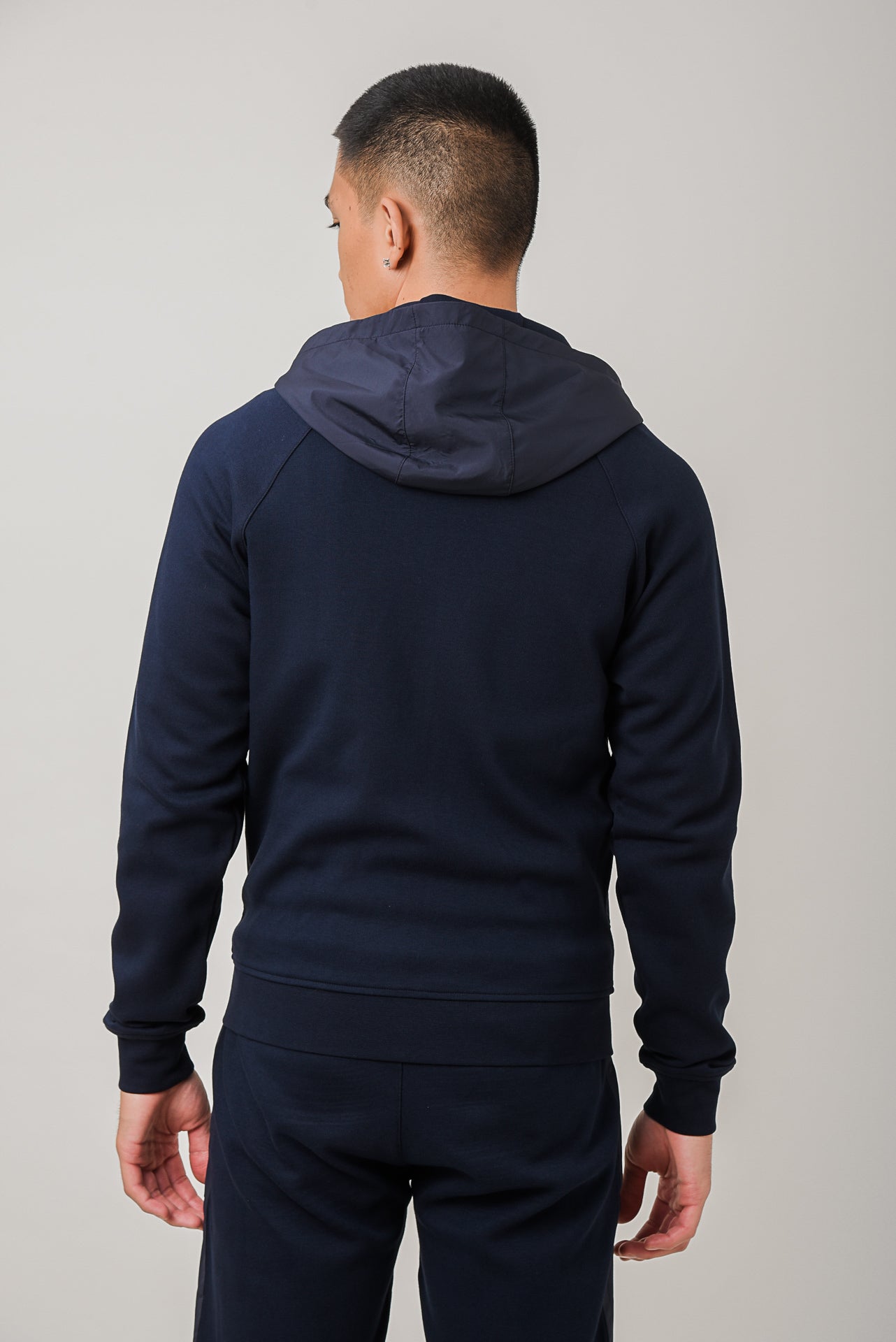 ΑΝΔΡΙΚΗ ΖΑΚΕΤΑ ΜΕ ΚΟΥΚΟΥΛΑ PORTOBELLO'S ΣΕ ΧΡΩΜΑ ΜΠΛΕ ΣΚΟΥΡΟ ΜΕ ΠΛΑΪΝΕΣ ΤΣΕΠΕΣ