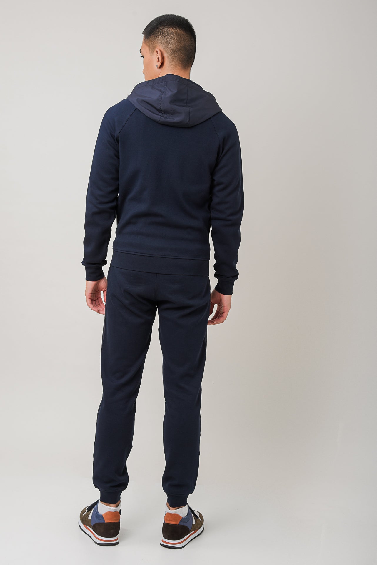 ΑΝΔΡΙΚΗ ΖΑΚΕΤΑ ΜΕ ΚΟΥΚΟΥΛΑ PORTOBELLO'S ΣΕ ΧΡΩΜΑ ΜΠΛΕ ΣΚΟΥΡΟ ΜΕ ΠΛΑΪΝΕΣ ΤΣΕΠΕΣ