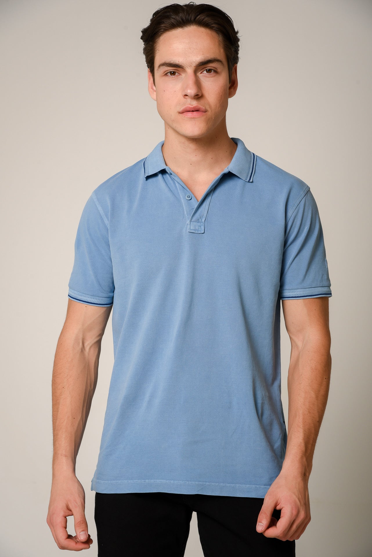 ΑΝΔΡΙΚΟ POLO PORTOBELLO'S ΣΙΕΛ ΜΕ ΜΠΛΕ ΡΙΓΑ ΣΤΟ ΓΙΑΚΑ ΚΑΙ ΤΑ ΜΑΝΙΚΙΑ