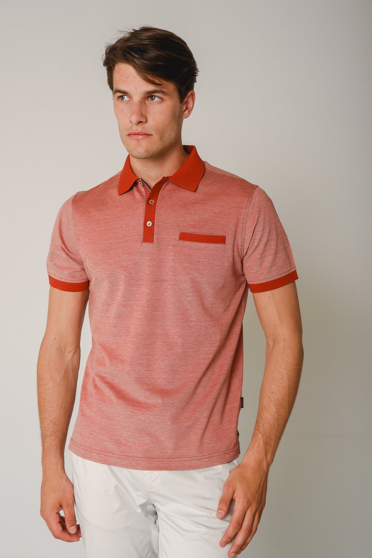 ΑΝΔΡΙΚΟ POLO PORTOBELLO'S ΜΠΟΡΝΤΟ ΜΕ ΚΟΚΚΙΝΕΣ ΛΕΠΤΟΜΕΡΕΙΕΣ ΚΑΙ ΕΣΩΤΕΡΙΚΗ ΤΣΕΠΗ ΣΤΟ ΣΤΗΘΟΣ