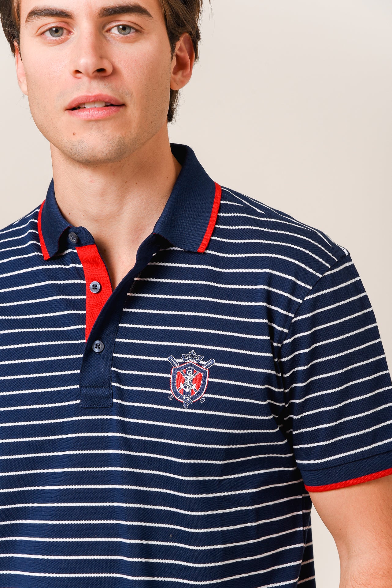 ΑΝΔΡΙΚΟ POLO PORTOBELLO'S ΜΠΛΕ ΡΙΓΕ ΜΕ ΚΟΚΚΙΝΕΣ ΛΕΠΤΟΜΕΡΕΙΕΣ ΣΤΟ ΓΙΑΚΑ ΚΑΙ ΤΑ ΜΑΝΙΚΙΑ