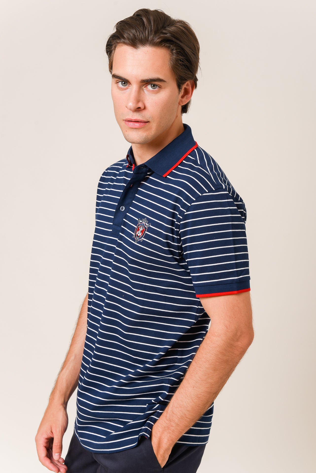 ΑΝΔΡΙΚΟ POLO PORTOBELLO'S ΜΠΛΕ ΡΙΓΕ ΜΕ ΚΟΚΚΙΝΕΣ ΛΕΠΤΟΜΕΡΕΙΕΣ ΣΤΟ ΓΙΑΚΑ ΚΑΙ ΤΑ ΜΑΝΙΚΙΑ