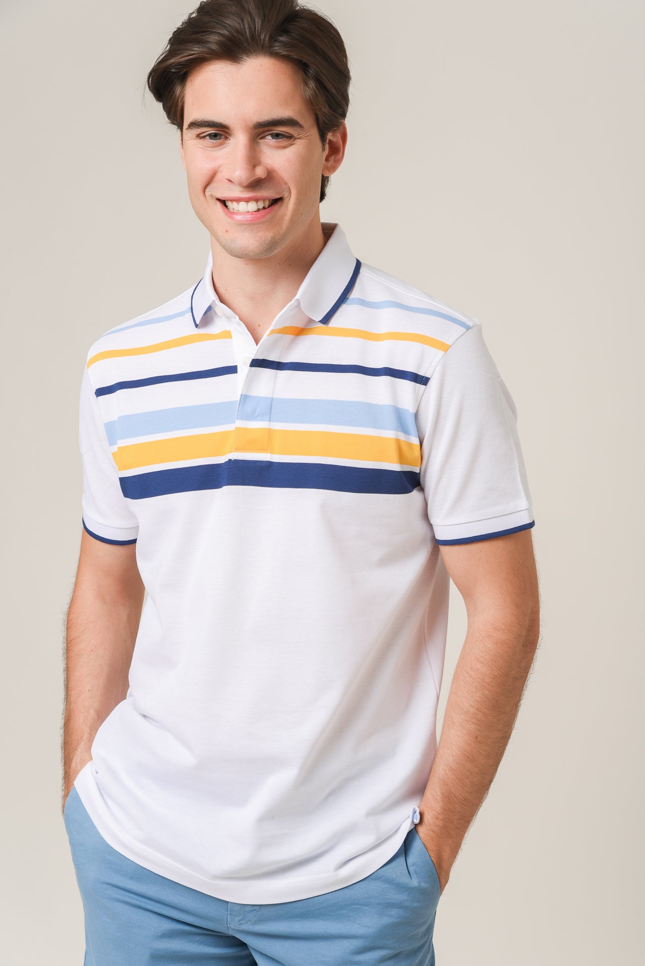 ΑΝΔΡΙΚΟ POLO PORTOBELLO'S ΛΕΥΚΟ ΜΕ ΣΙΕΛ ΚΙΤΡΙΝΕΣ ΚΑΙ ΜΠΛΕ ΡΙΓΕΣ ΣΤΟ ΣΤΗΘΟΣ