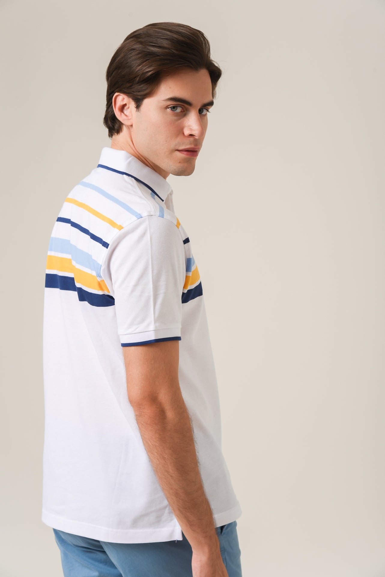 ΑΝΔΡΙΚΟ POLO PORTOBELLO'S ΛΕΥΚΟ ΜΕ ΣΙΕΛ ΚΙΤΡΙΝΕΣ ΚΑΙ ΜΠΛΕ ΡΙΓΕΣ ΣΤΟ ΣΤΗΘΟΣ