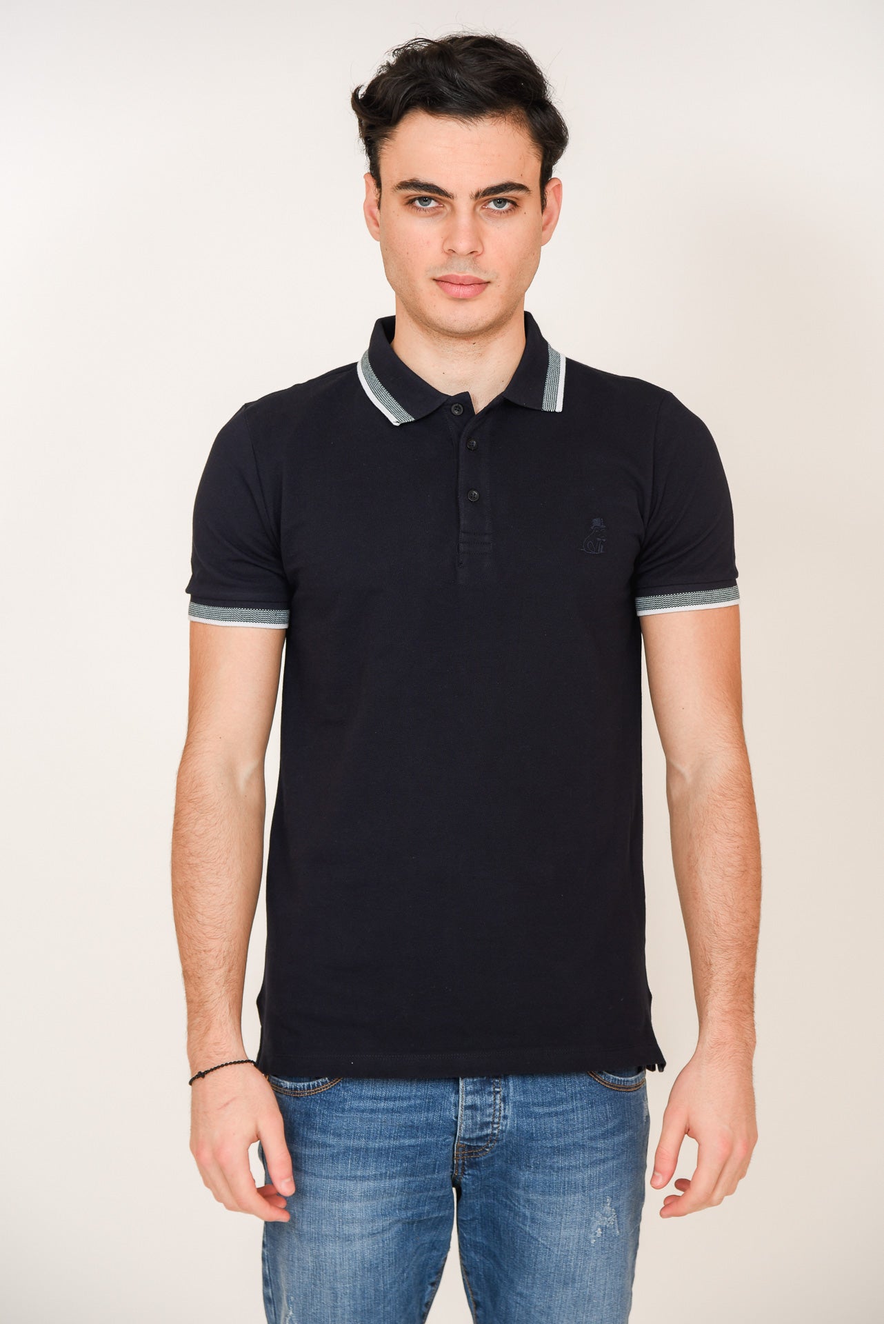 ΑΝΔΡΙΚΟ POLO LES GENT'S ΜΠΛΕ ΜΕ ΜΙΚΡΟΣΧΕΔΙΟ ΣΤΟ ΓΙΑΚΑ ΚΑΙ ΤΑ ΜΑΝΙΚΙΑ