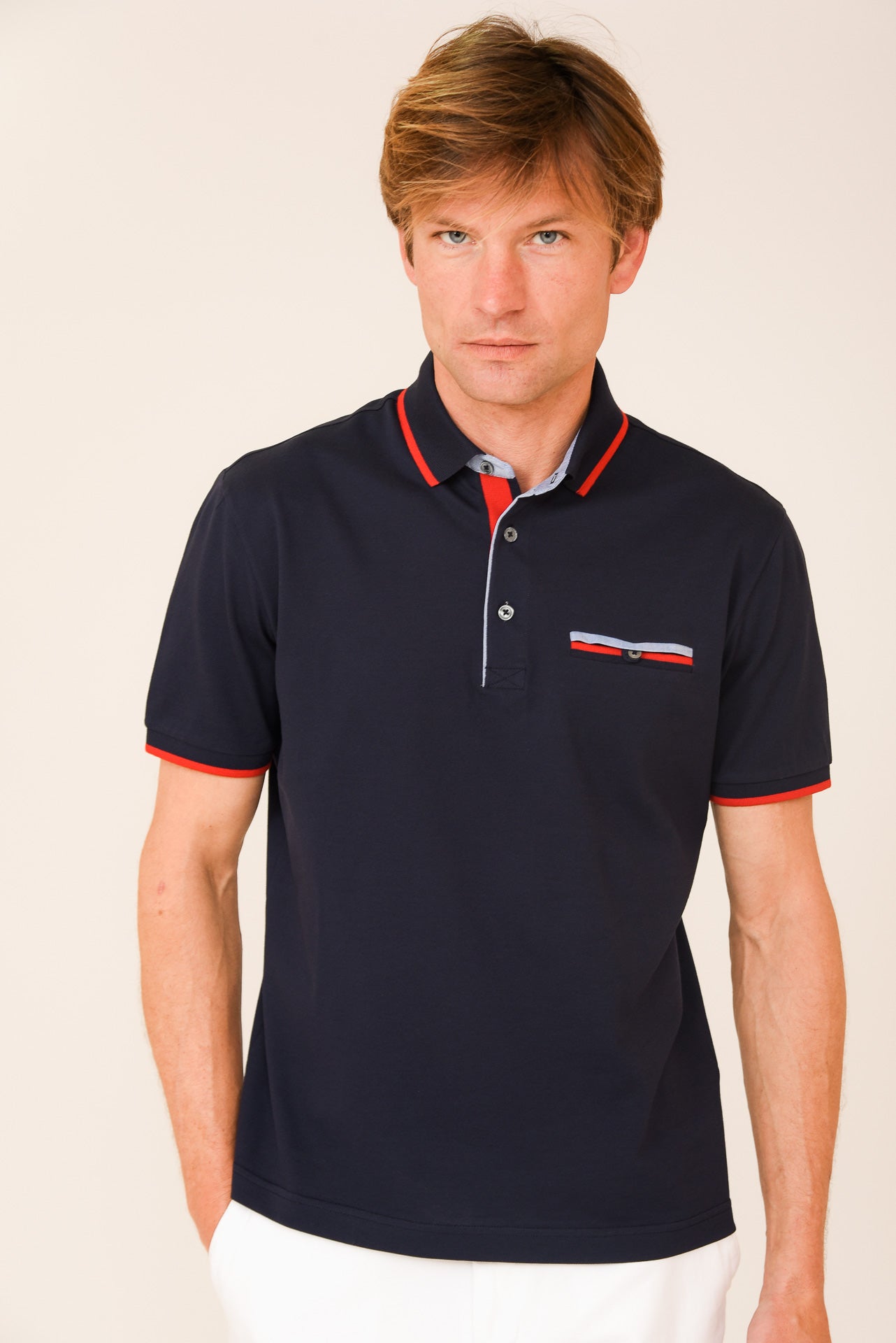 ΑΝΔΡΙΚΟ POLO PORTOBELLO'S ΜΠΛΕ ΜΕ ΚΟΚΚΙΝΕΣ ΚΑΙ ΣΙΕΛ ΛΕΠΤΟΜΕΡΕΙΕΣ ΣΤΟ ΓΙΑΚΑ ΚΑΙ ΣΤΗΝ ΕΣΩΤΕΡΙΚΗ ΤΣΕΠΗ