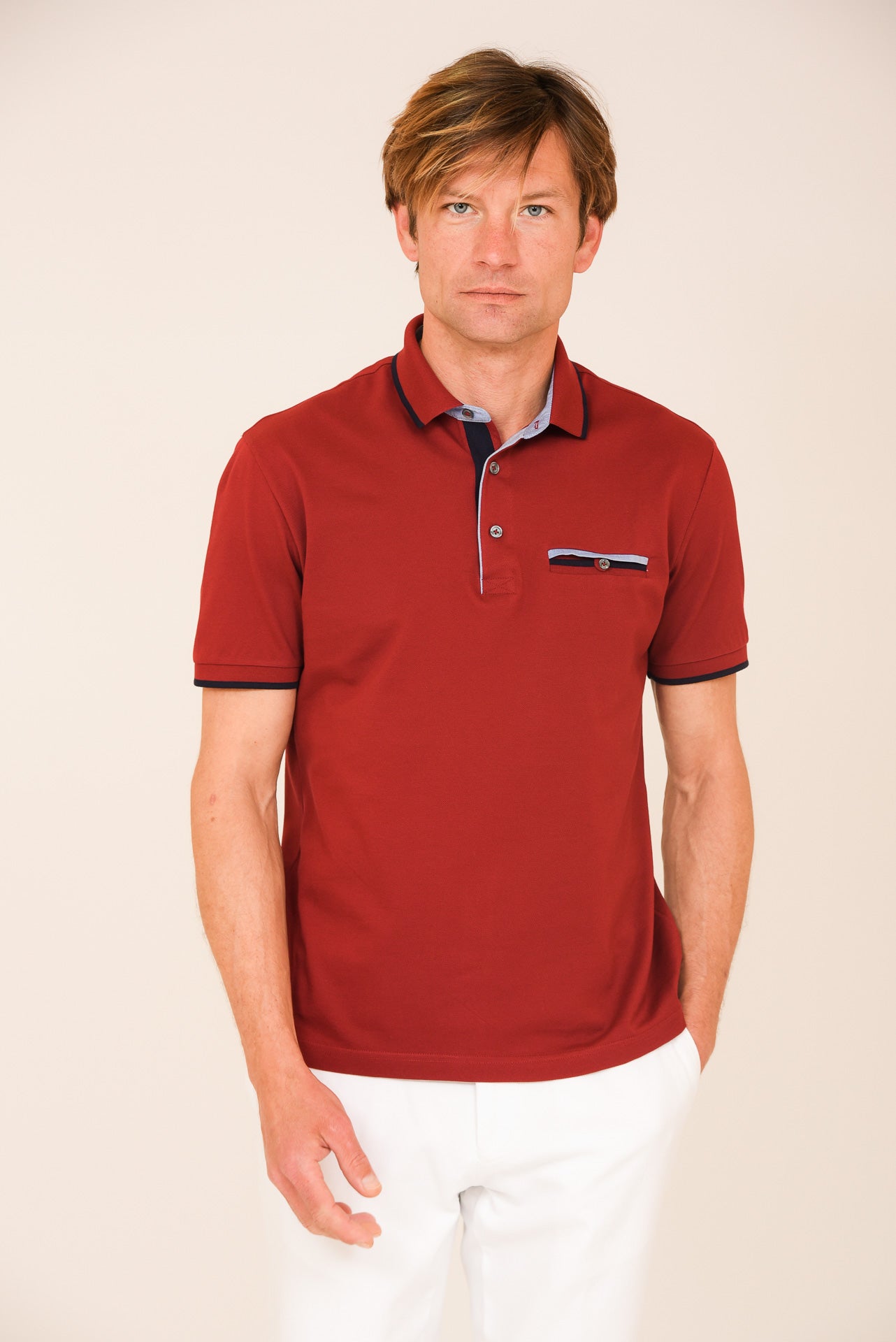 ΑΝΔΡΙΚΟ POLO PORTOBELLO'S ΜΠΟΡΝΤΟ ΜΕ ΜΠΛΕ ΚΑΙ ΣΙΕΛ ΛΕΠΤΟΜΕΡΕΙΕΣ ΣΤΟ ΓΙΑΚΑ ΚΑΙ ΤΗΝ ΕΣΩΤΕΡΙΚΗ ΤΣΕΠΗ